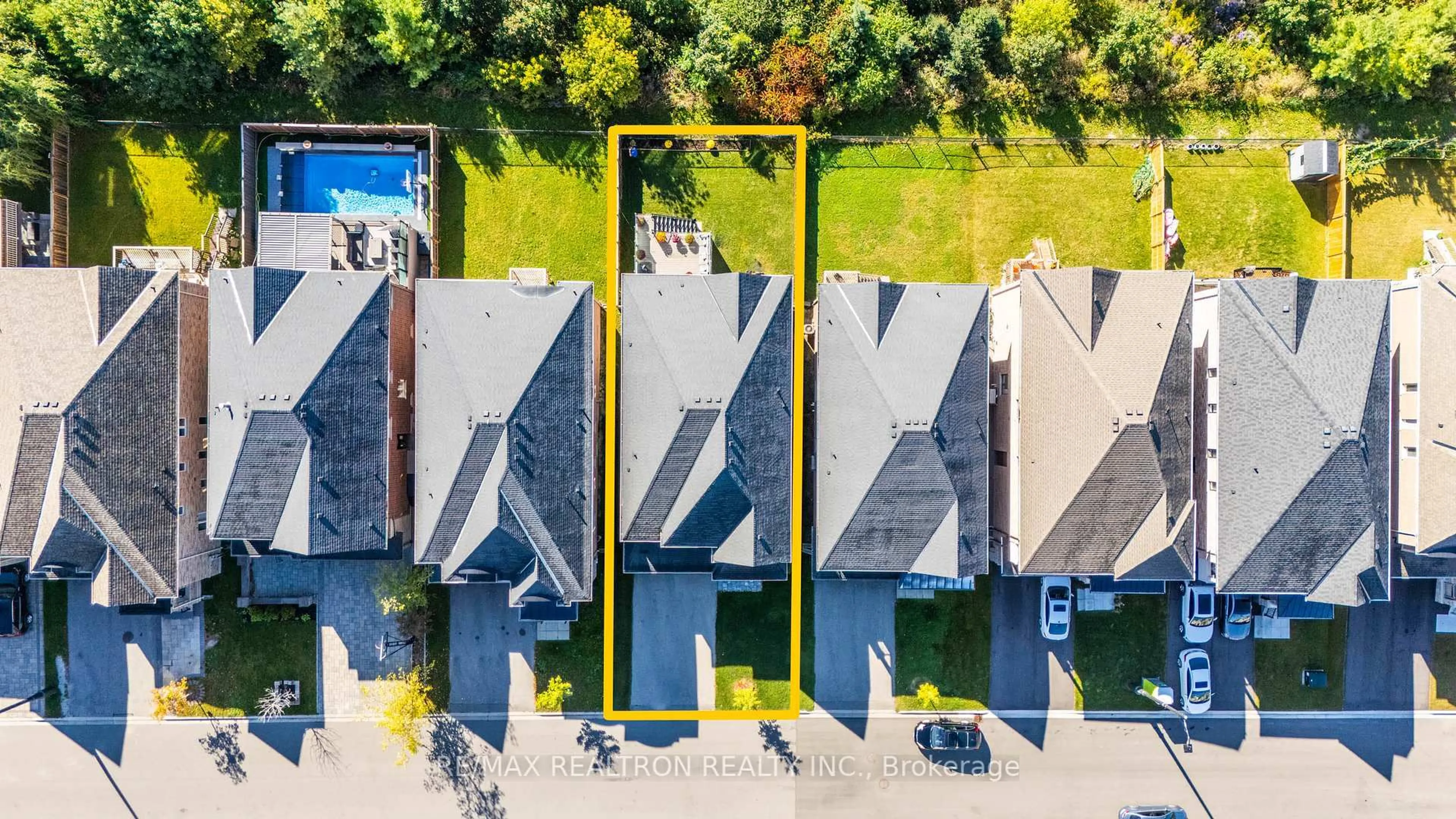 A pic from outside/outdoor area/front of a property/back of a property/a pic from drone, city buildings view from balcony for 53 Gallant Pl, Vaughan Ontario L4L 1A6