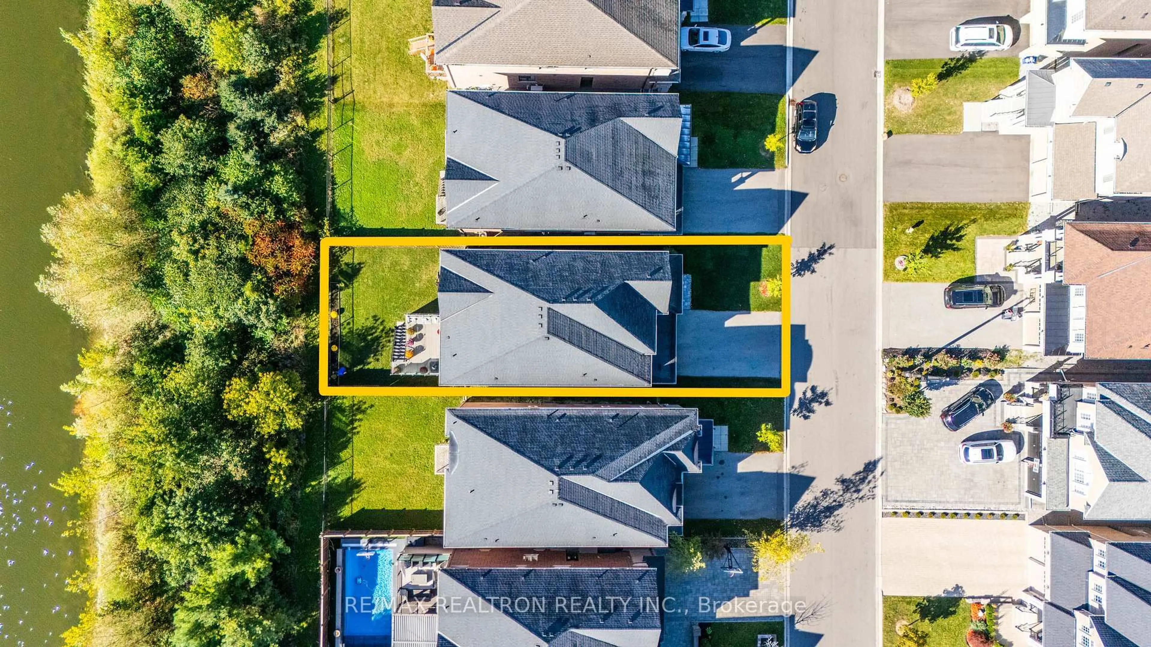 A pic from outside/outdoor area/front of a property/back of a property/a pic from drone, street for 53 Gallant Pl, Vaughan Ontario L4L 1A6