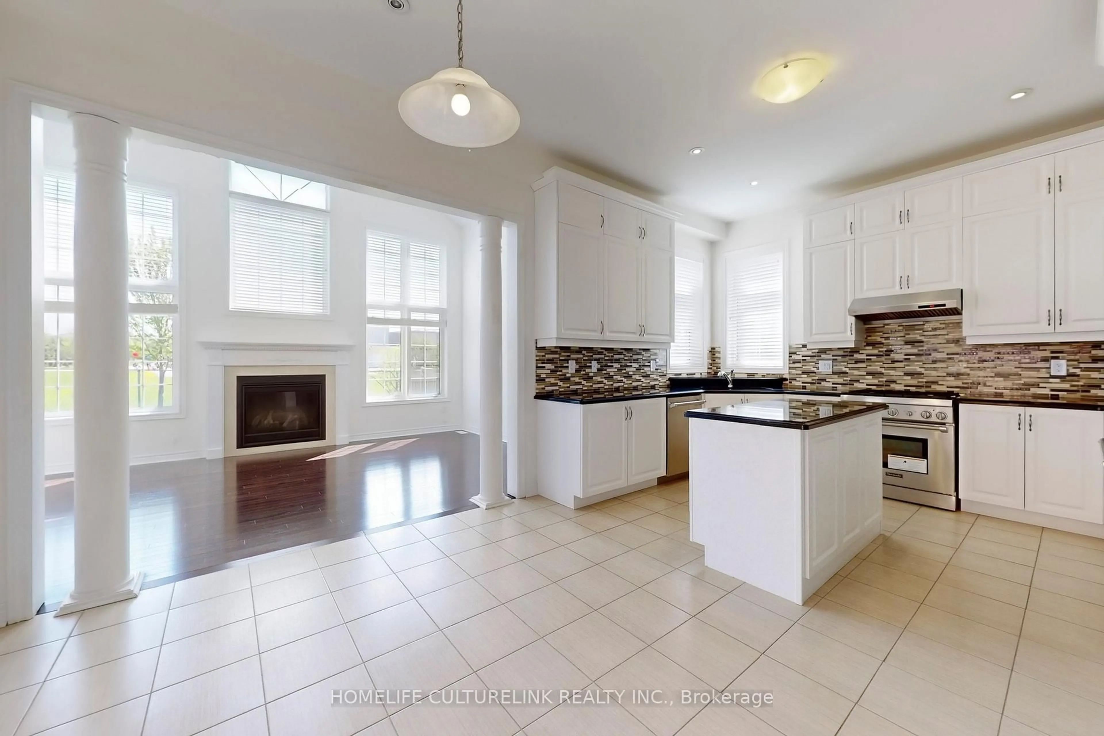 Open concept kitchen, ceramic/tile floor for 91 Chaiwood Crt, Vaughan Ontario L6A 0Z9