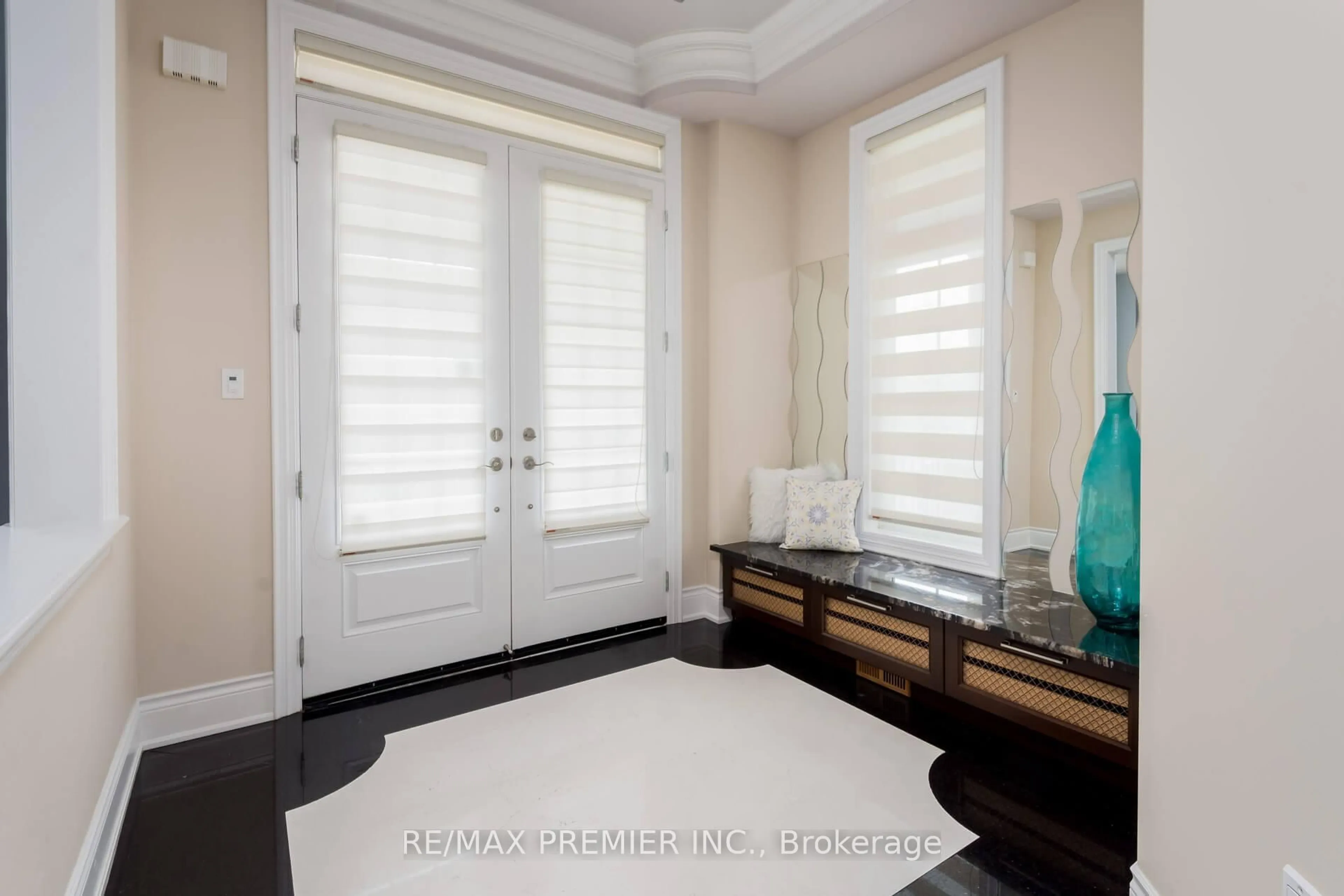 Indoor entryway for 1 Virtue Cres, Vaughan Ontario L4H 4C3