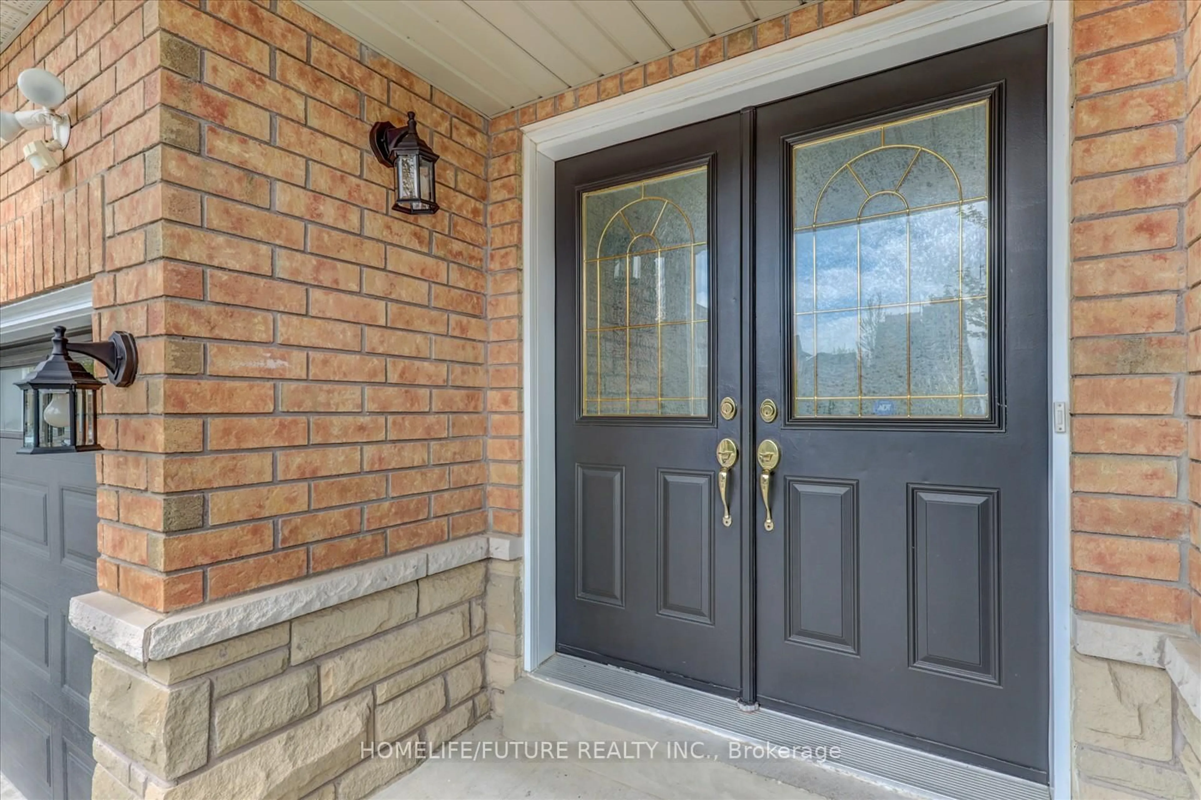 Indoor entryway for 303 Williamson Rd, Markham Ontario L6E 2A7
