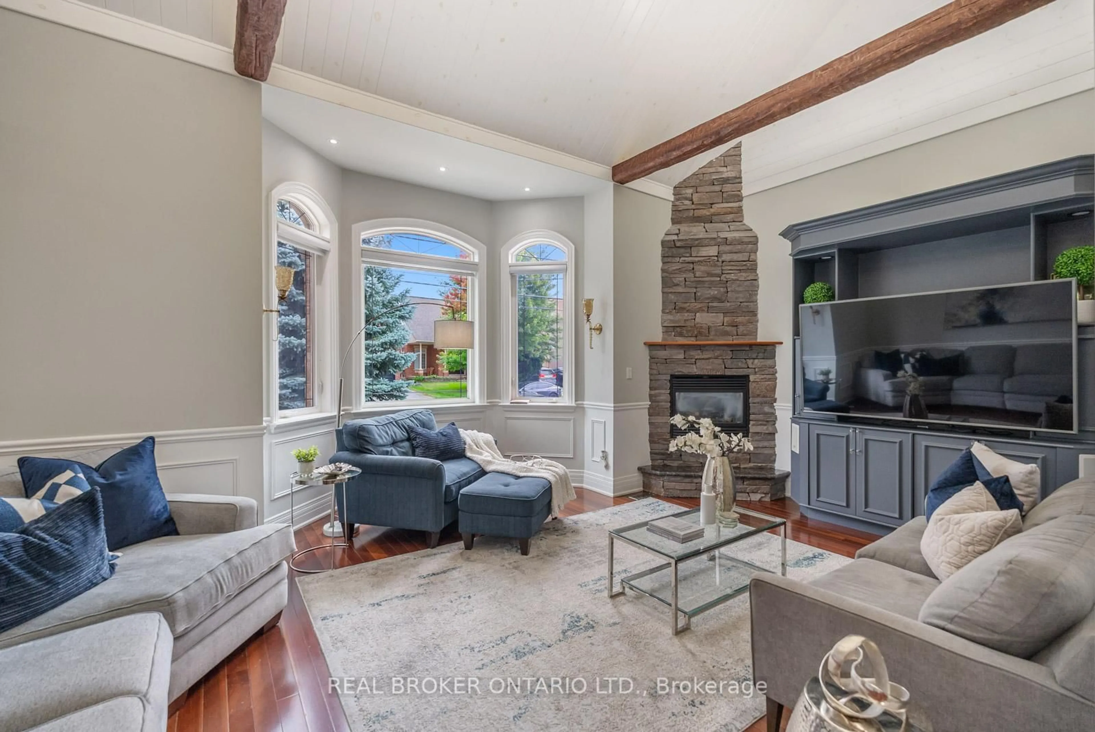 Living room with furniture, unknown for 294 Sunset Beach Rd, Richmond Hill Ontario L4E 3H2