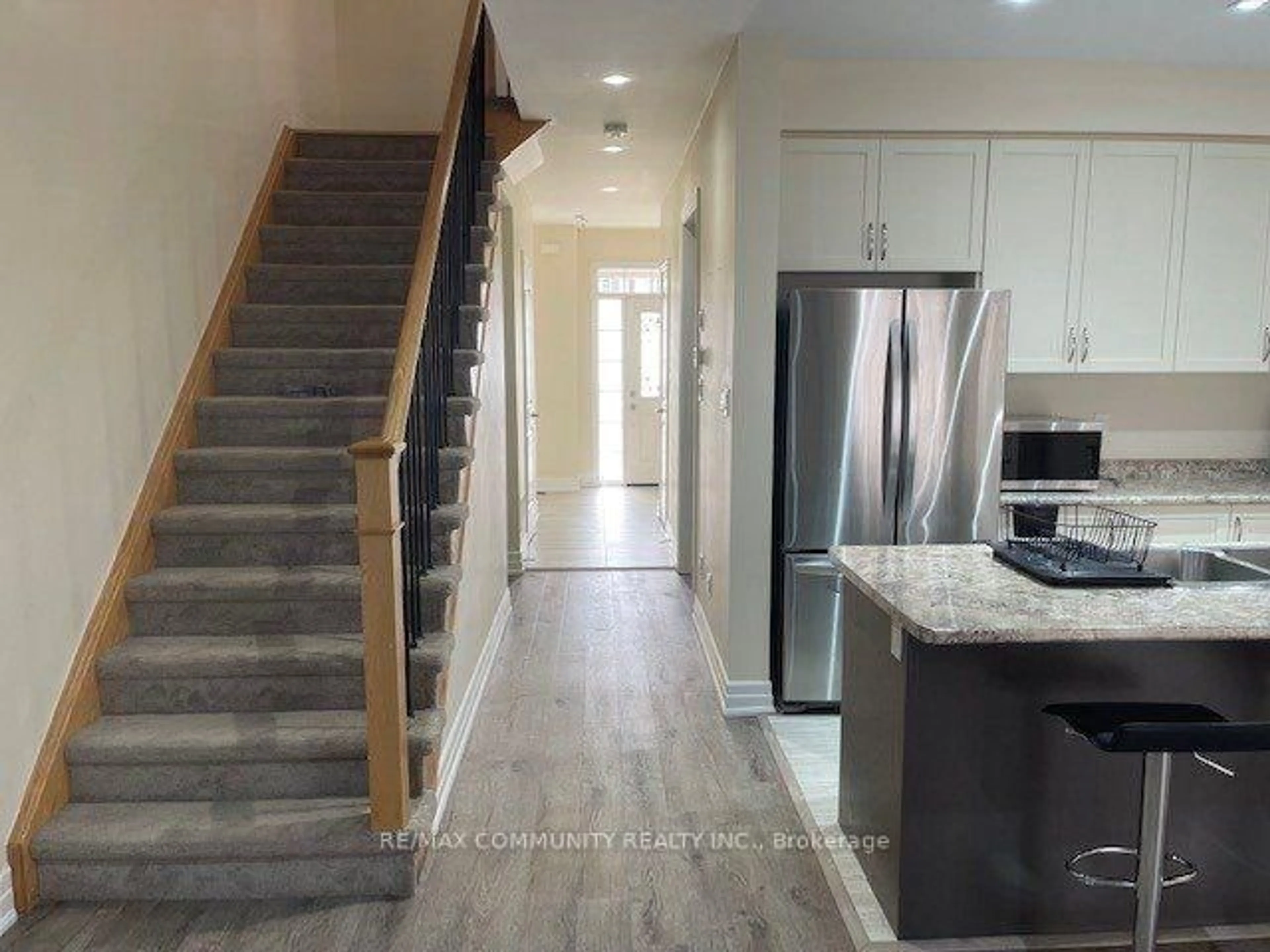 Open concept kitchen, unknown for 128 Wagner Cres, Essa Ontario L0M 1B6