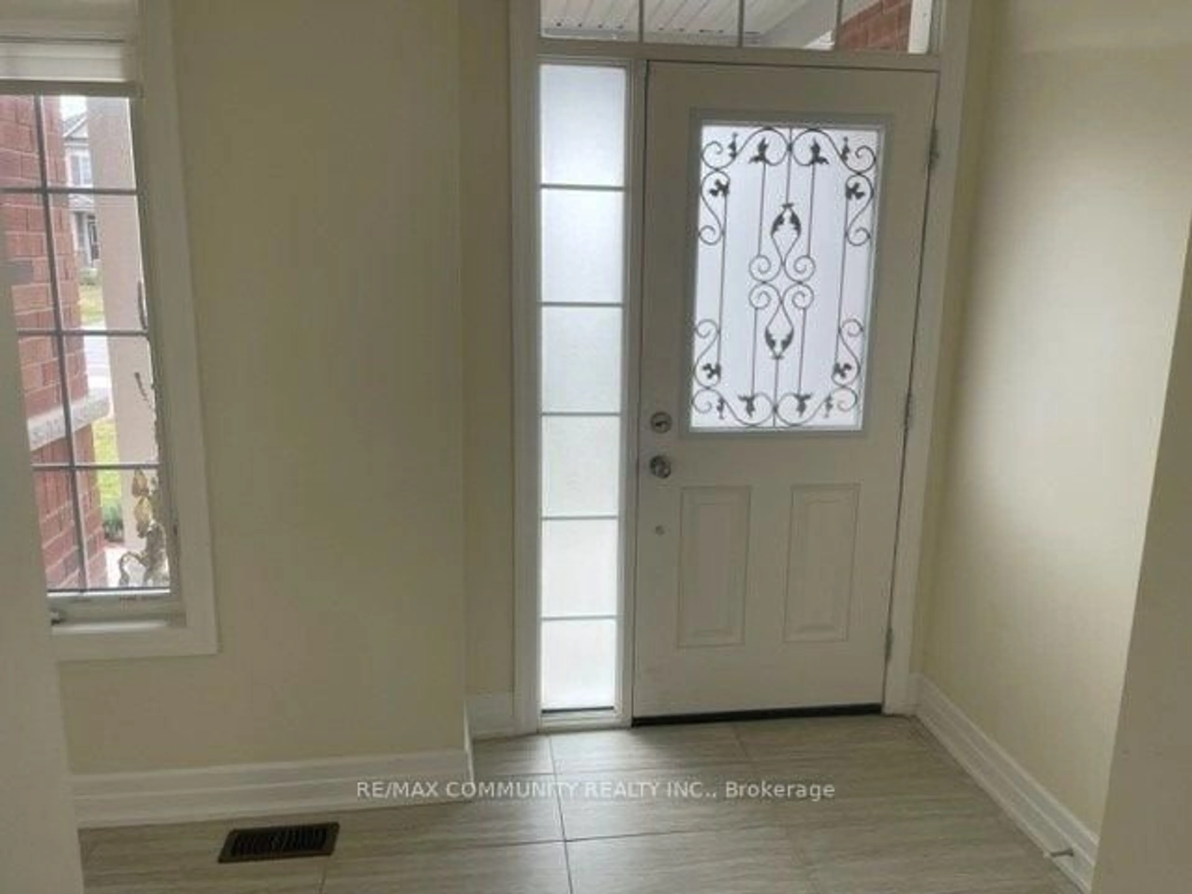 Indoor entryway for 128 Wagner Cres, Essa Ontario L0M 1B6