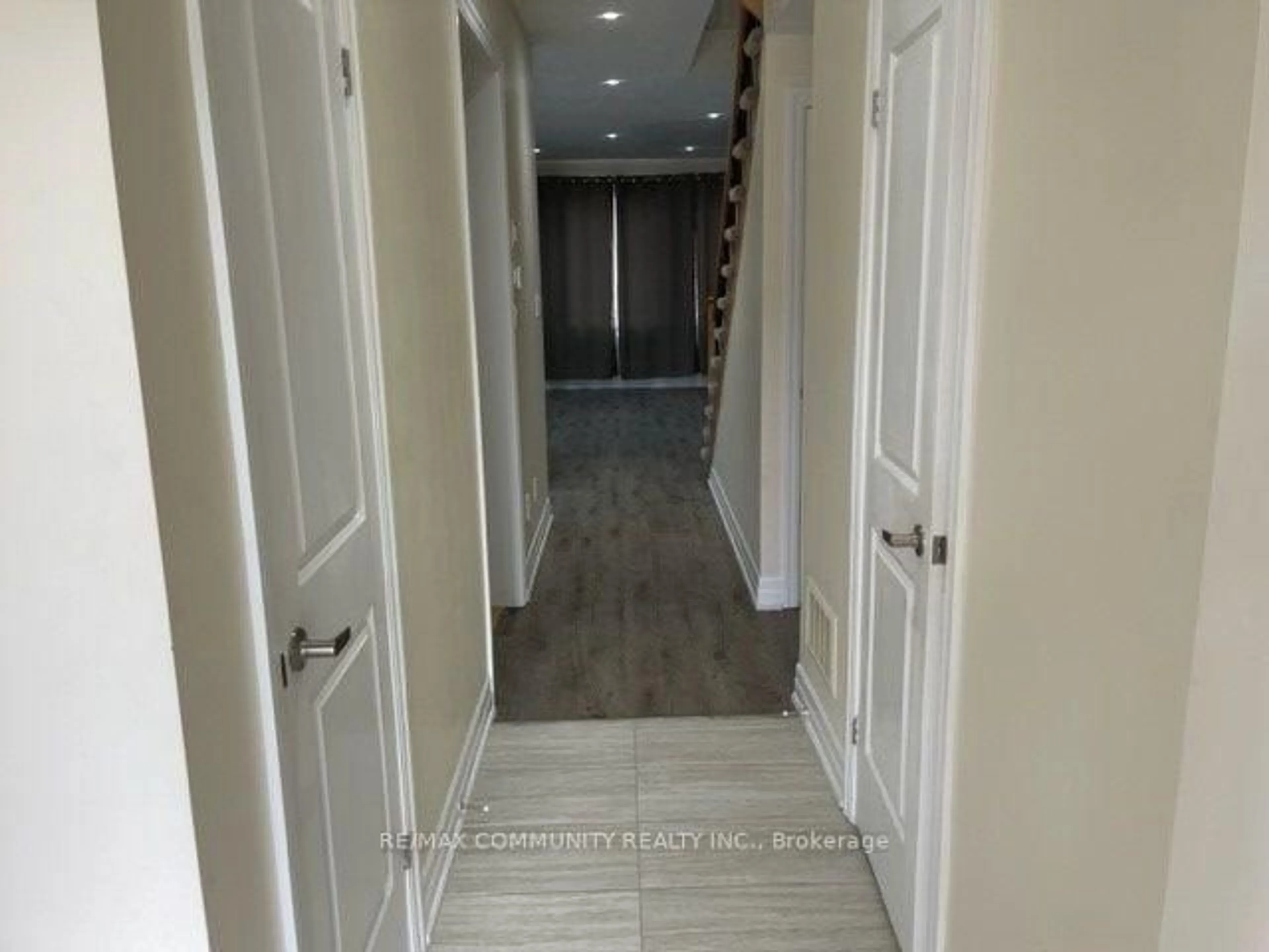 Indoor entryway for 128 Wagner Cres, Essa Ontario L0M 1B6