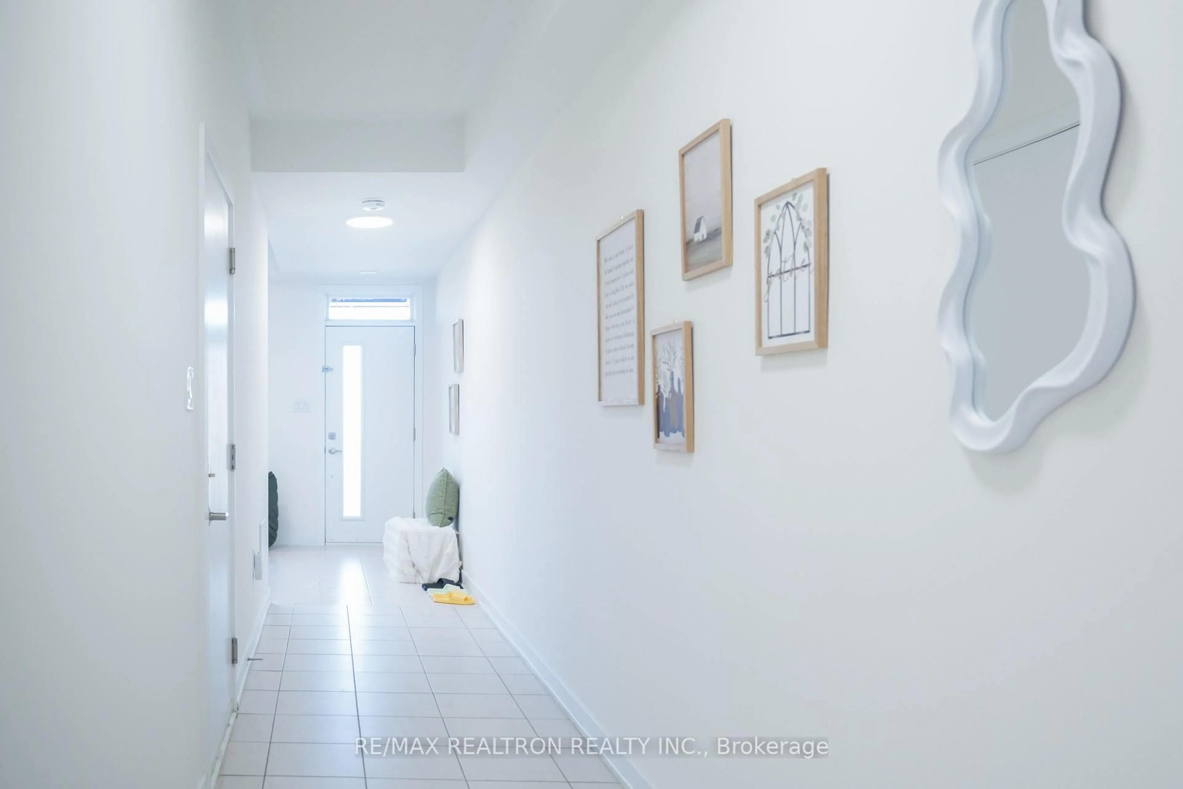 Indoor foyer for 14 Garneau St, Vaughan Ontario L4L 0M1
