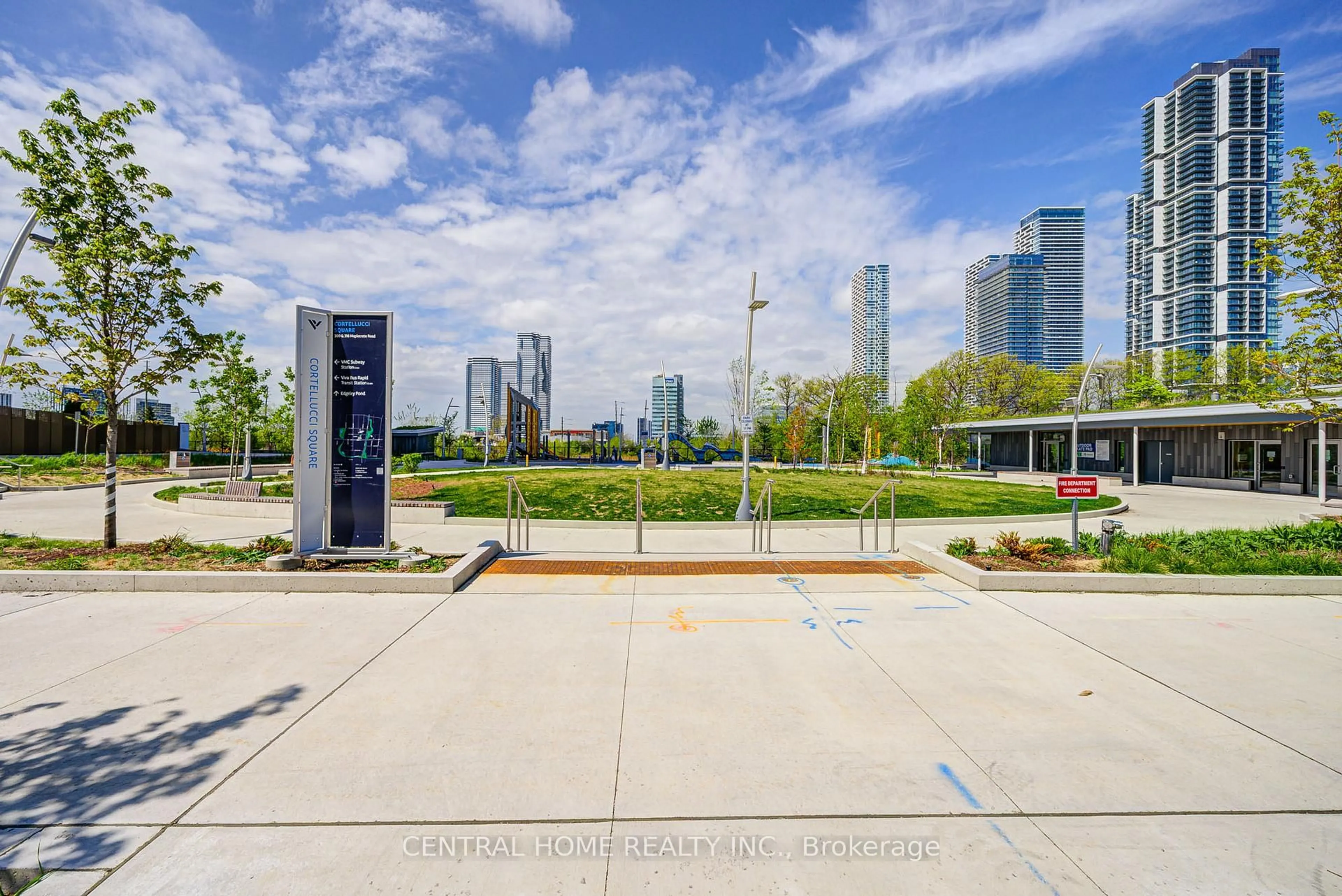 Patio, street for 2910 Highway 7 Rd #210, Vaughan Ontario L4K 0H8