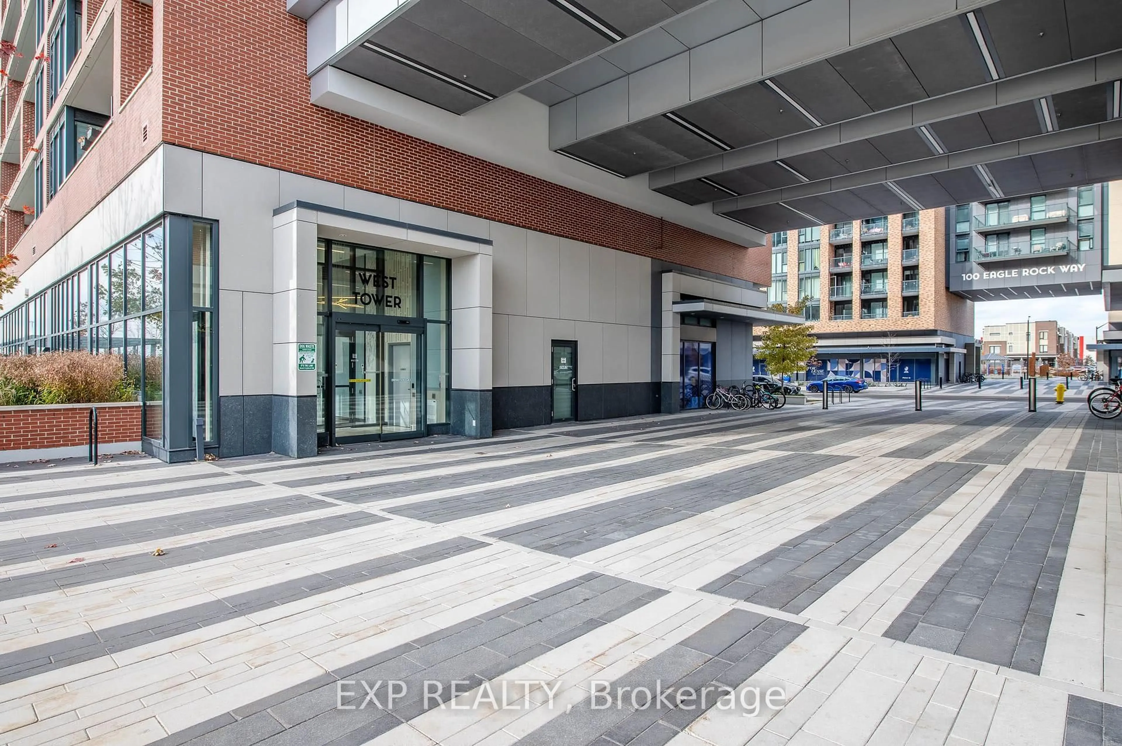 Indoor foyer for 99 Eagle Rock Way #727, Vaughan Ontario L6A 5A7