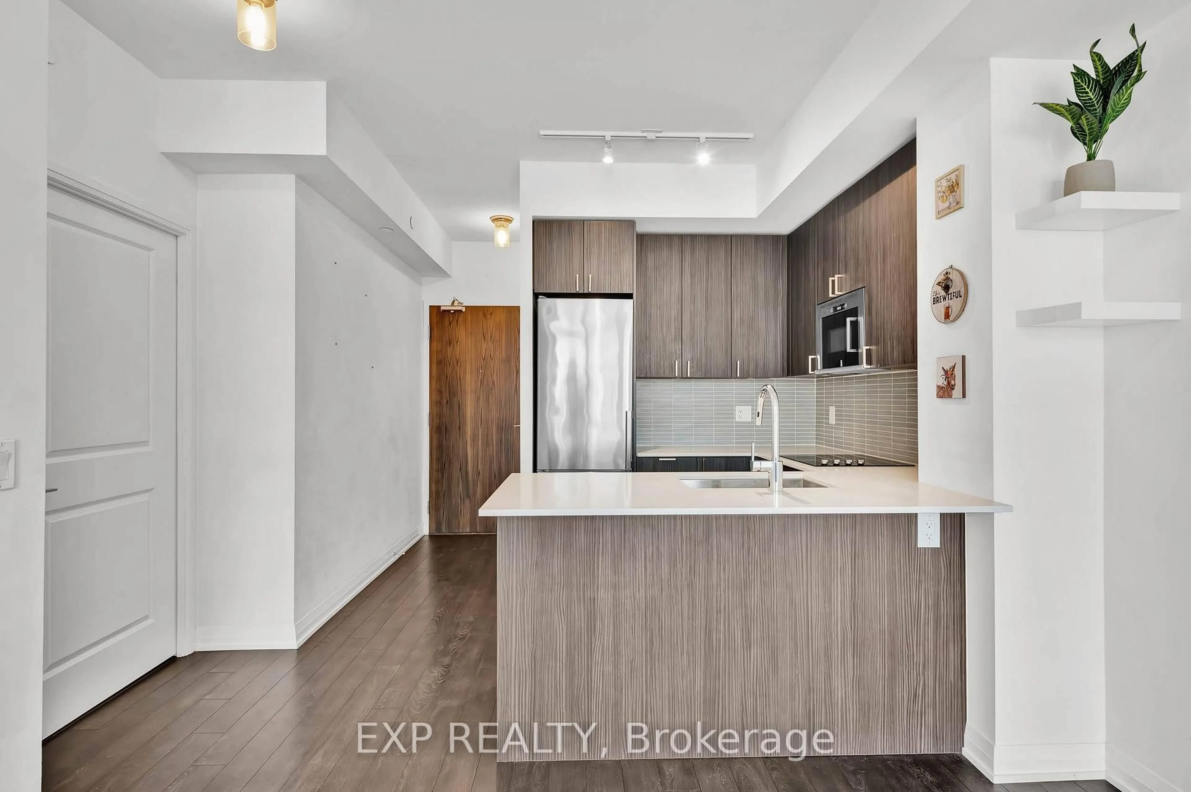 Standard kitchen, unknown for 99 Eagle Rock Way #727, Vaughan Ontario L6A 5A7