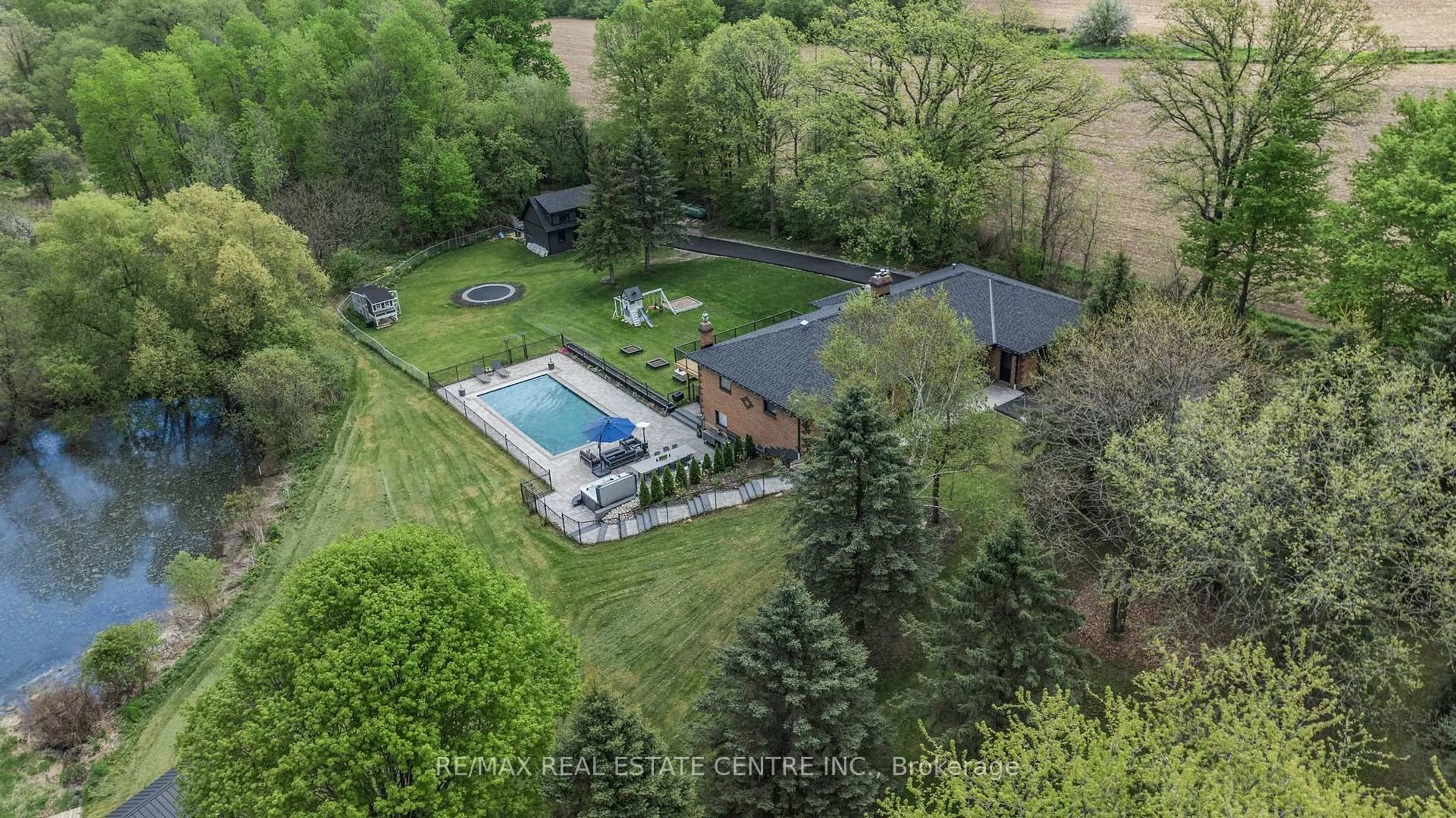 A pic from outside/outdoor area/front of a property/back of a property/a pic from drone, unknown for 17365 10th Concession, King Ontario L0G 1T0