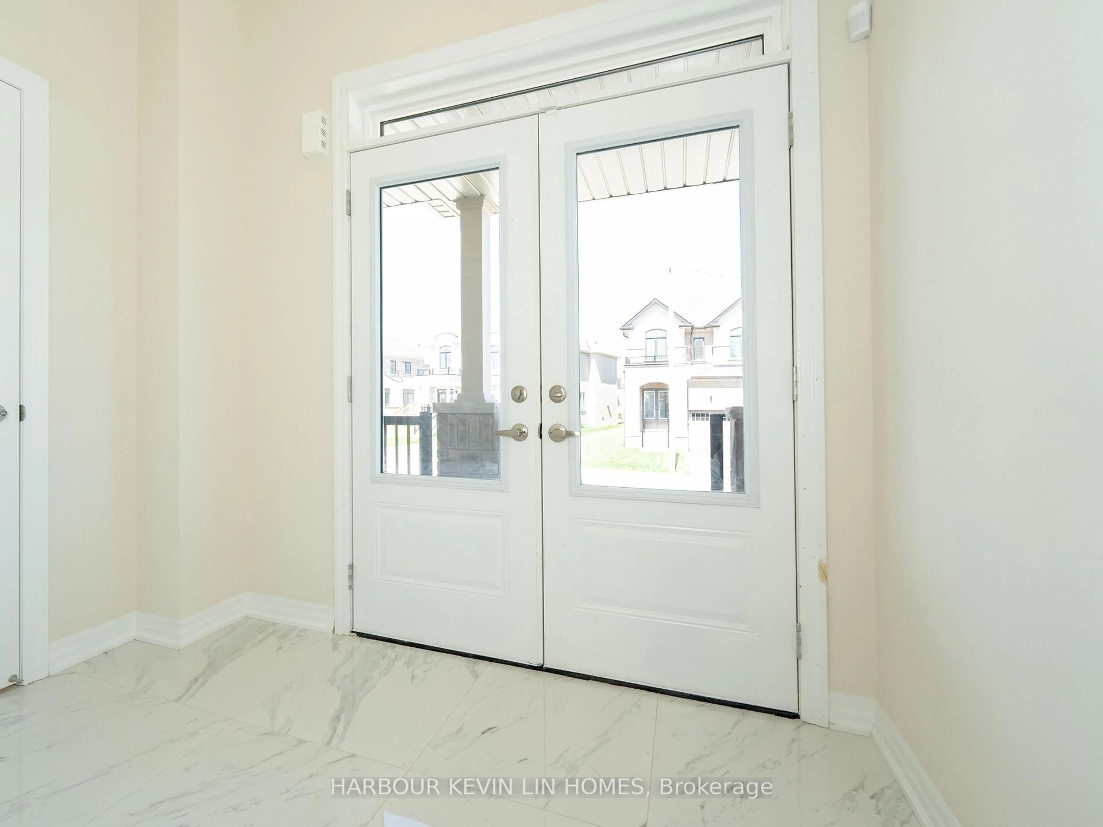 Indoor entryway for 43 Donald Ingram Cres, Georgina Ontario L4P 0S3