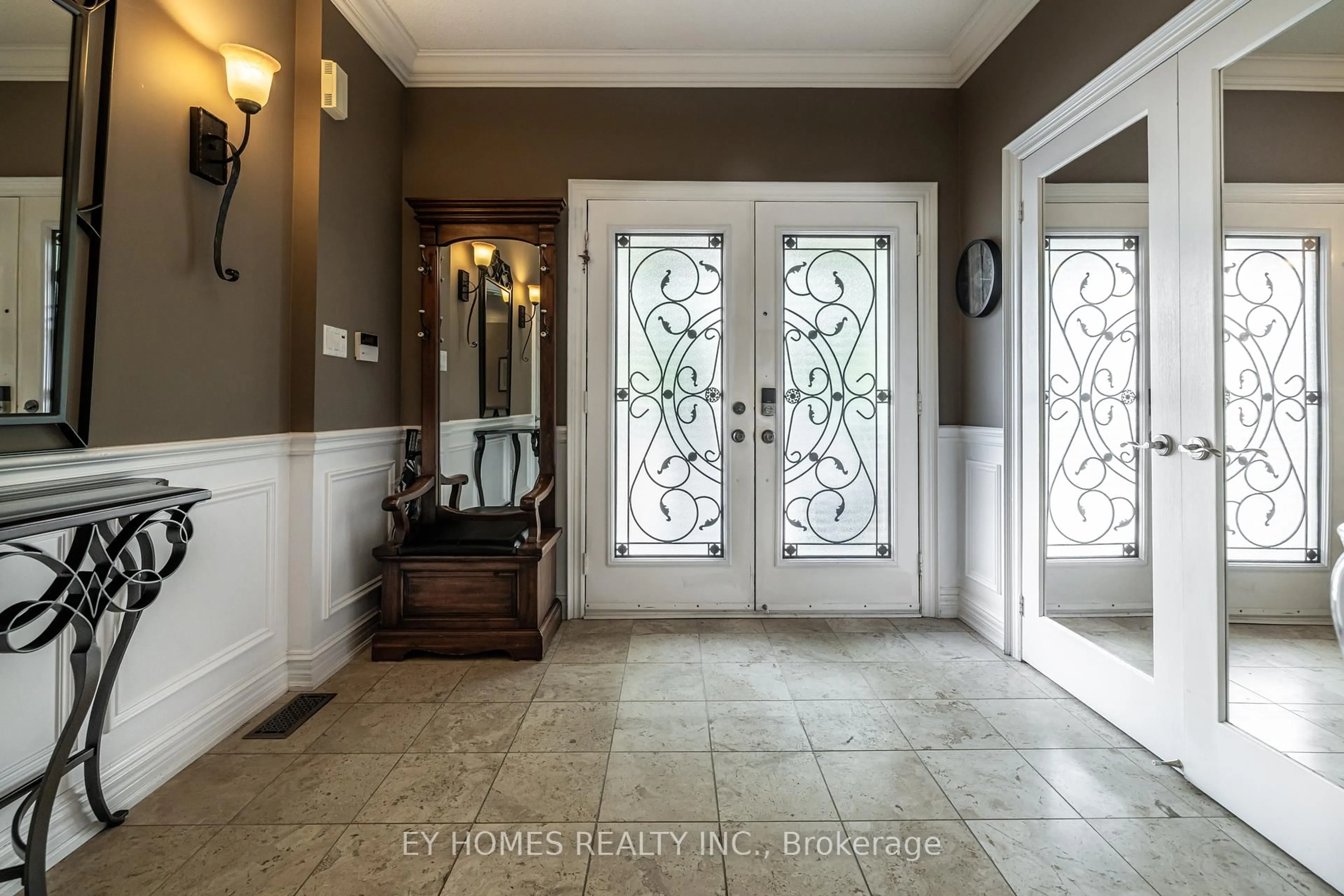 Indoor entryway for 50 Schuster Lane, Vaughan Ontario L4J 8Y7