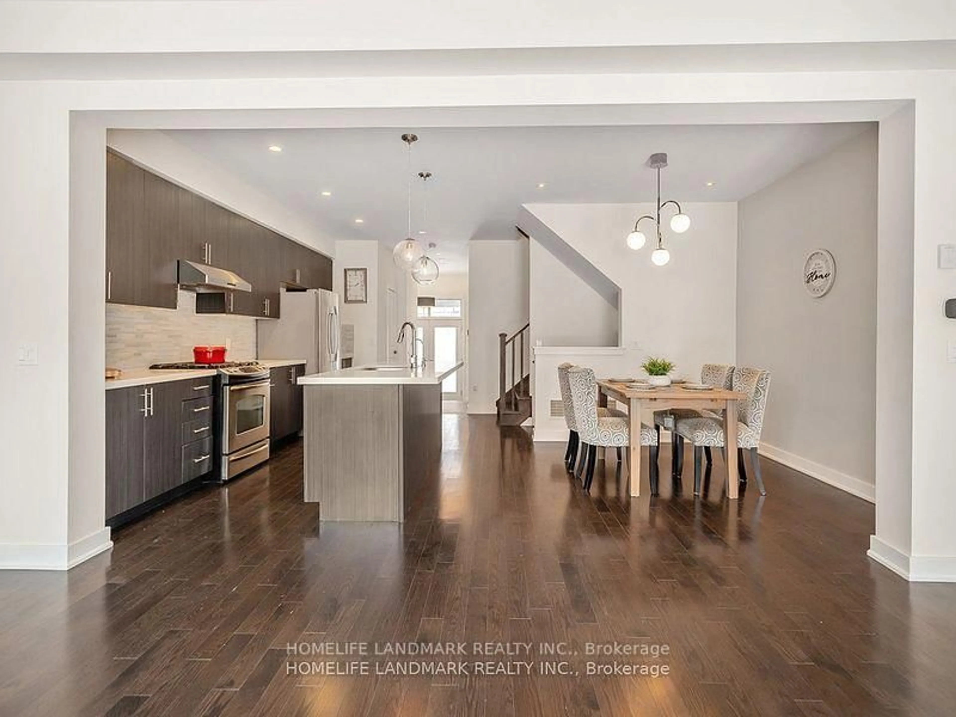 Open concept kitchen, unknown for 34 Denarius Cres, Richmond Hill Ontario L4E 5B6