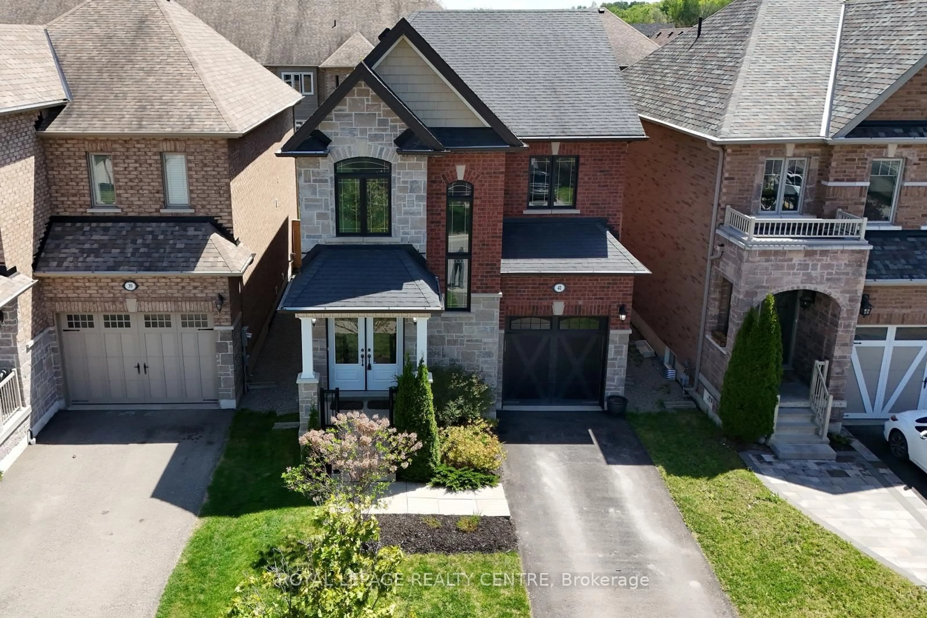 A pic from outside/outdoor area/front of a property/back of a property/a pic from drone, street for 41 Holt Dr, New Tecumseth Ontario L9R 0H8