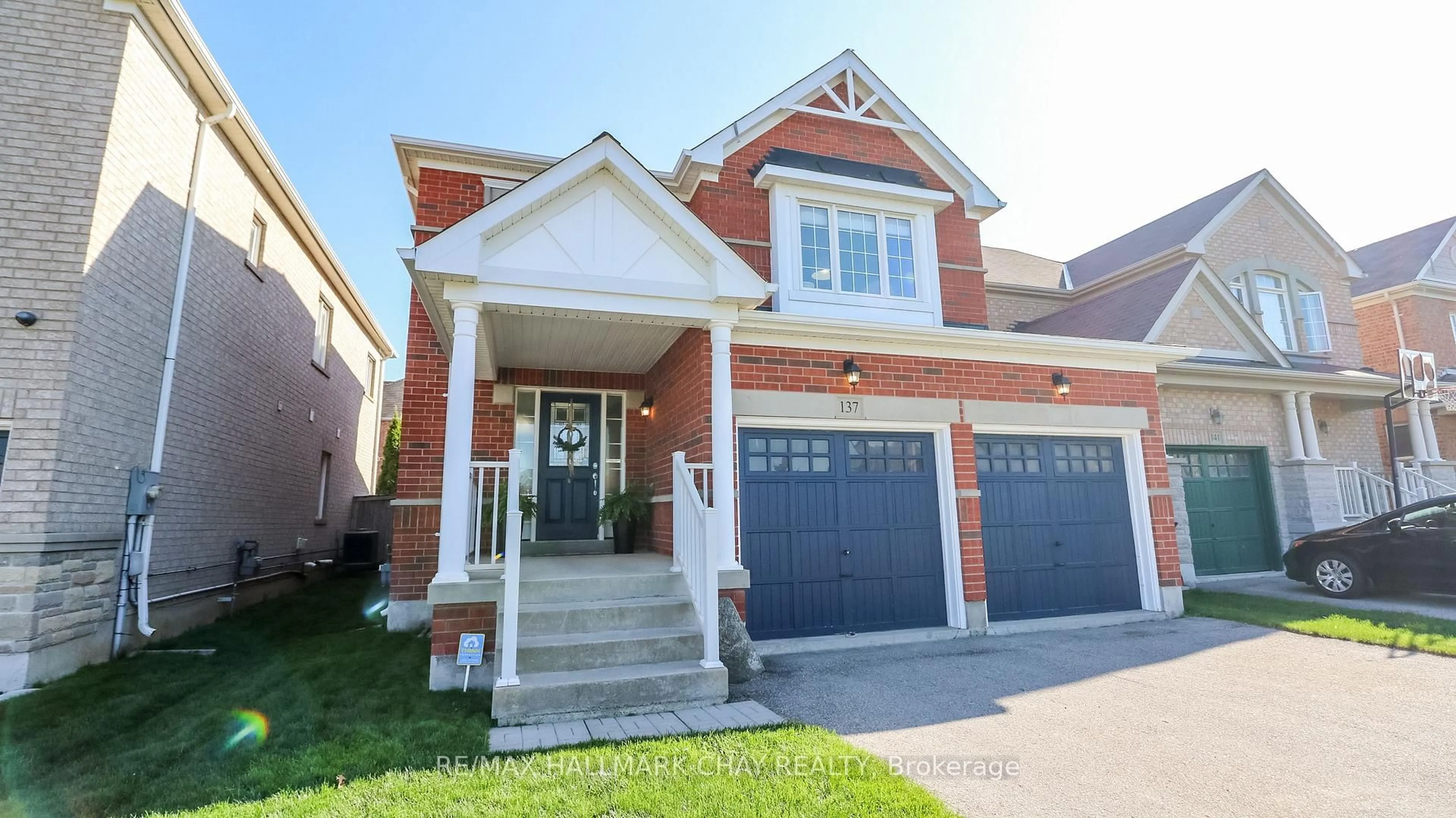 Home with brick exterior material, street for 137 Meadowhawk Tr, Bradford West Gwillimbury Ontario L3Z 0C1