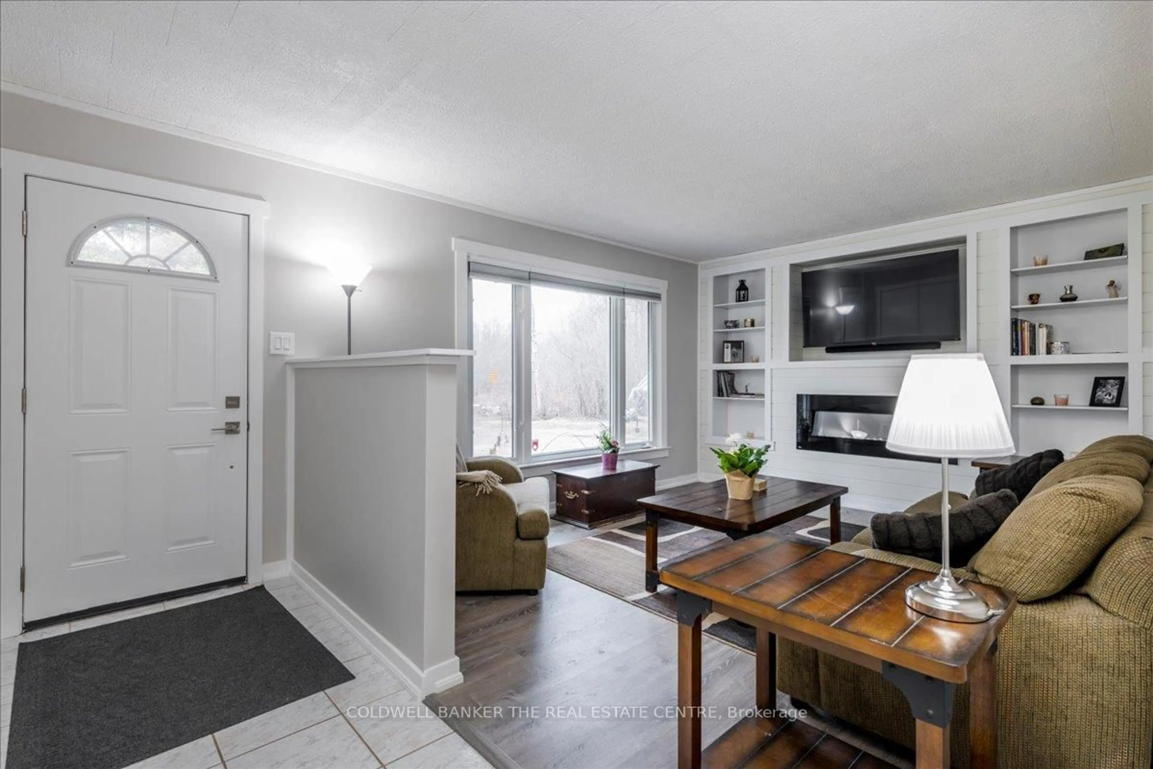 Living room with furniture, unknown for 1121 Ferrier Ave, Innisfil Ontario L0L 1W0
