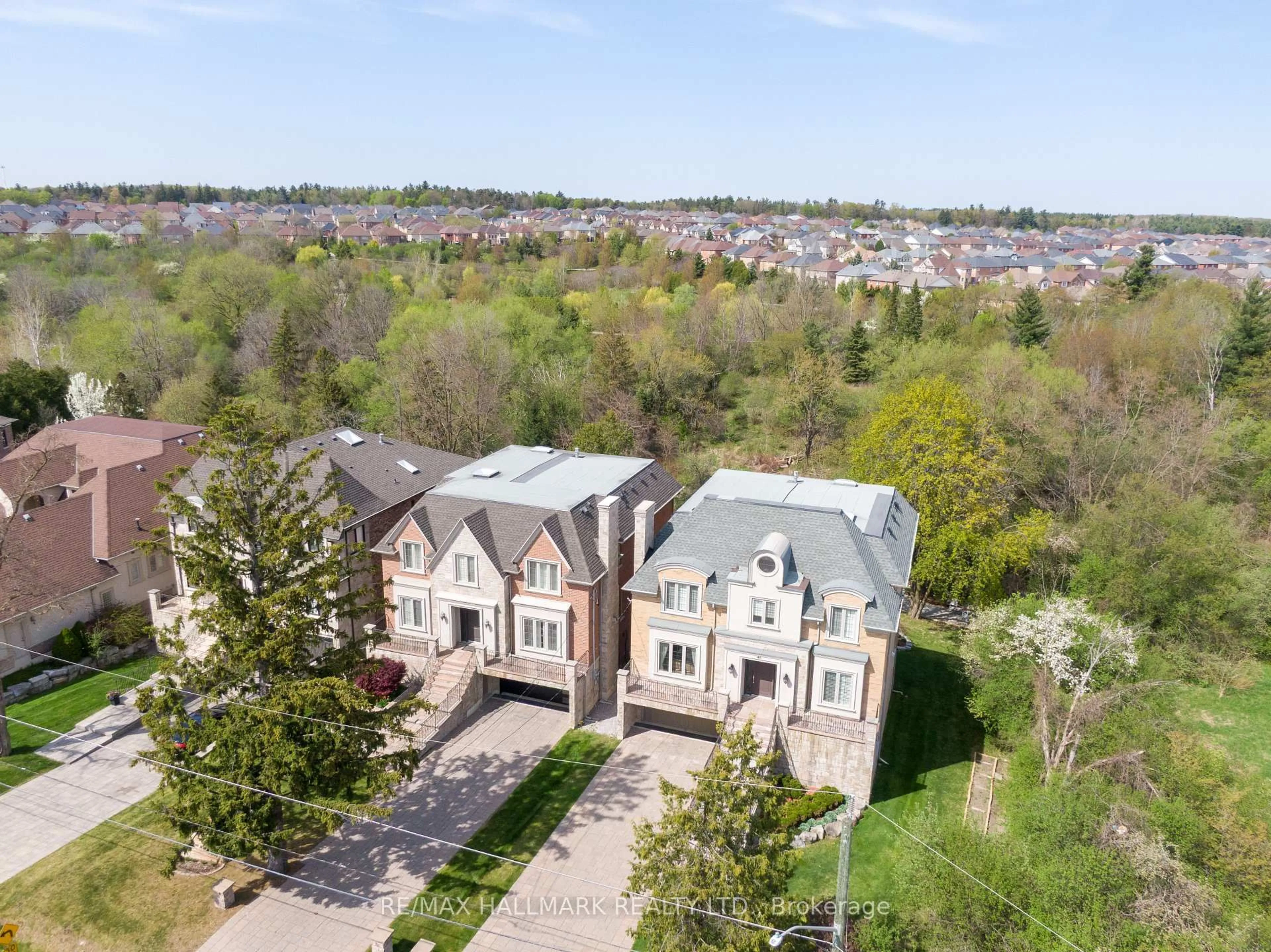 A pic from outside/outdoor area/front of a property/back of a property/a pic from drone, street for 4A Long Hill Dr, Richmond Hill Ontario L4E 3M5