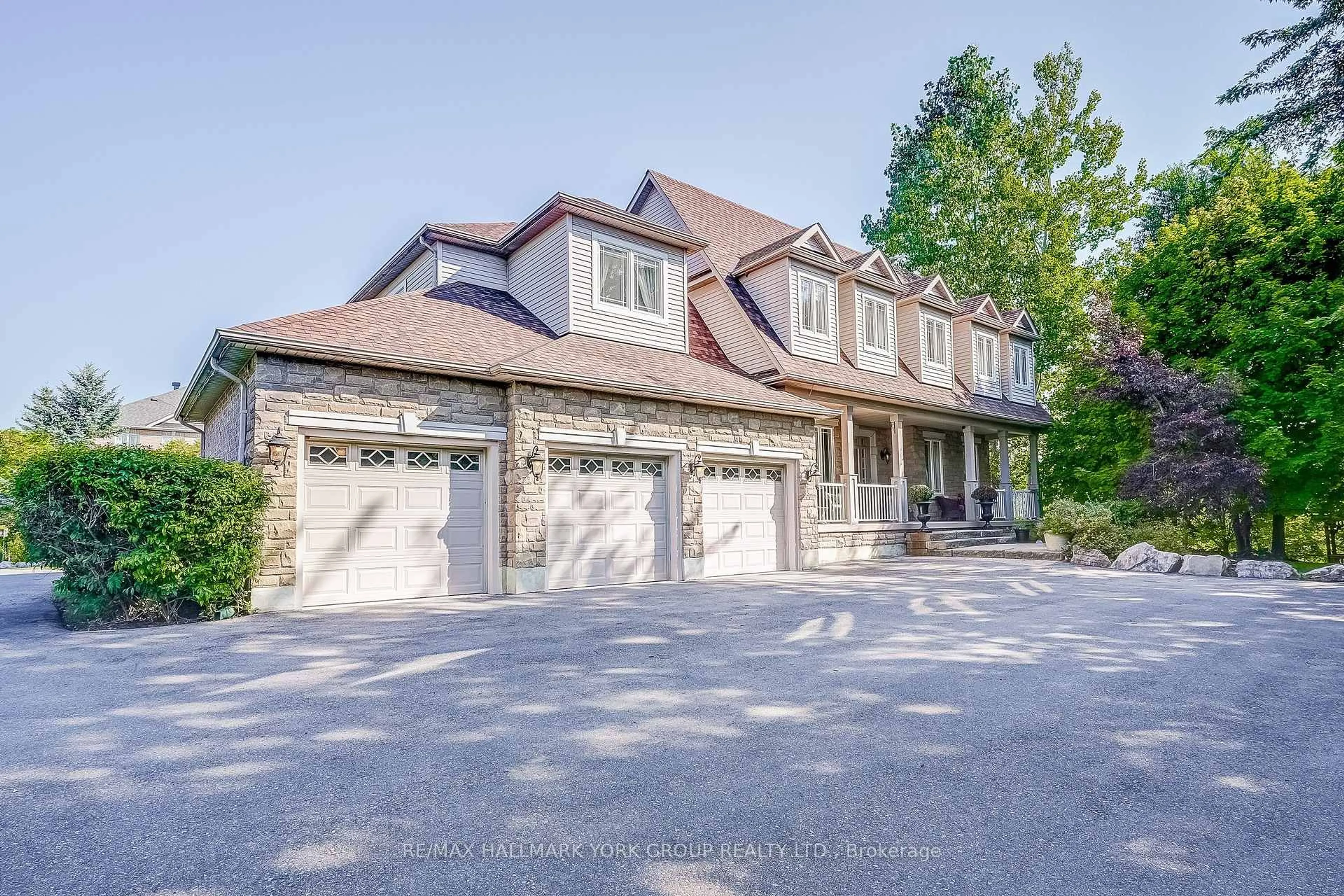 Home with brick exterior material, street for 17 Duncton Wood Cres, Aurora Ontario L4G 7T4