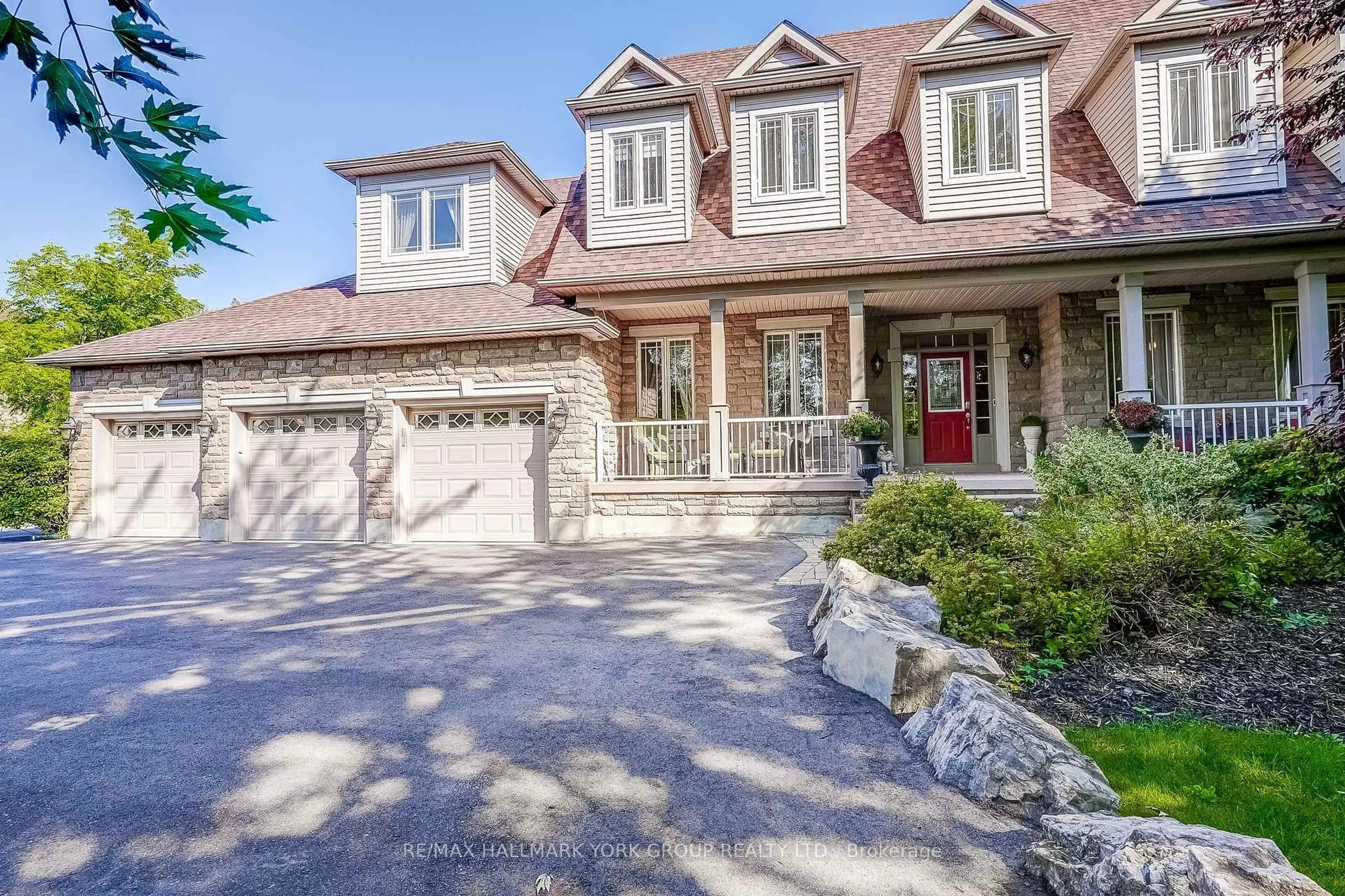 Home with brick exterior material, street for 17 Duncton Wood Cres, Aurora Ontario L4G 7T4