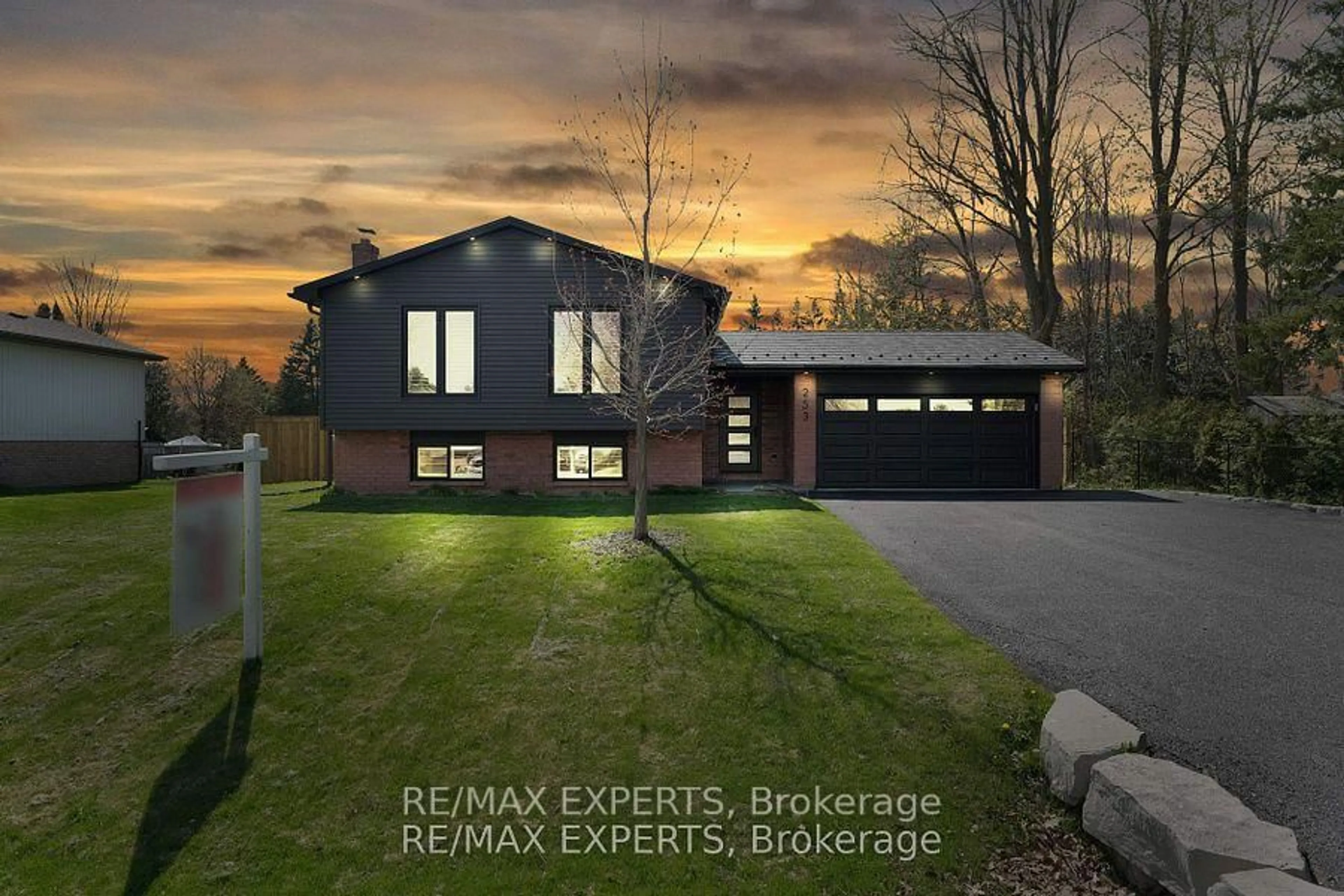A pic from outside/outdoor area/front of a property/back of a property/a pic from drone, street for 253 Spencer Ave, Essa Ontario L0L 2N0
