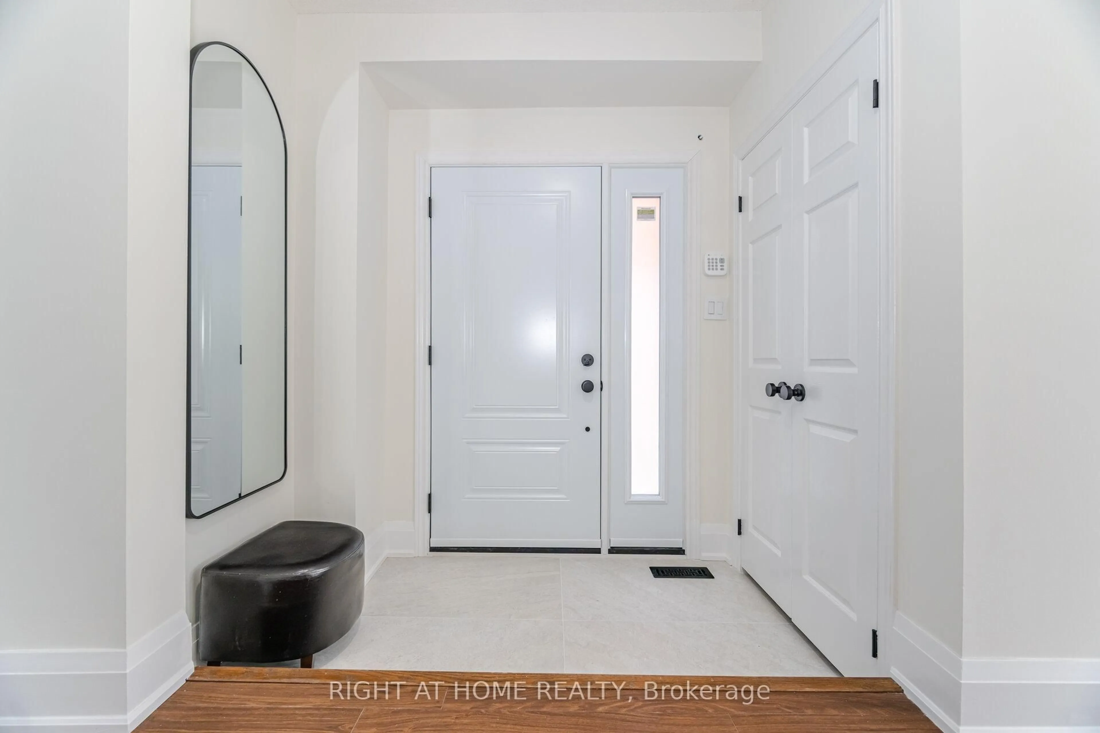 Indoor entryway for 135 John West Way, Aurora Ontario L4G 7E3