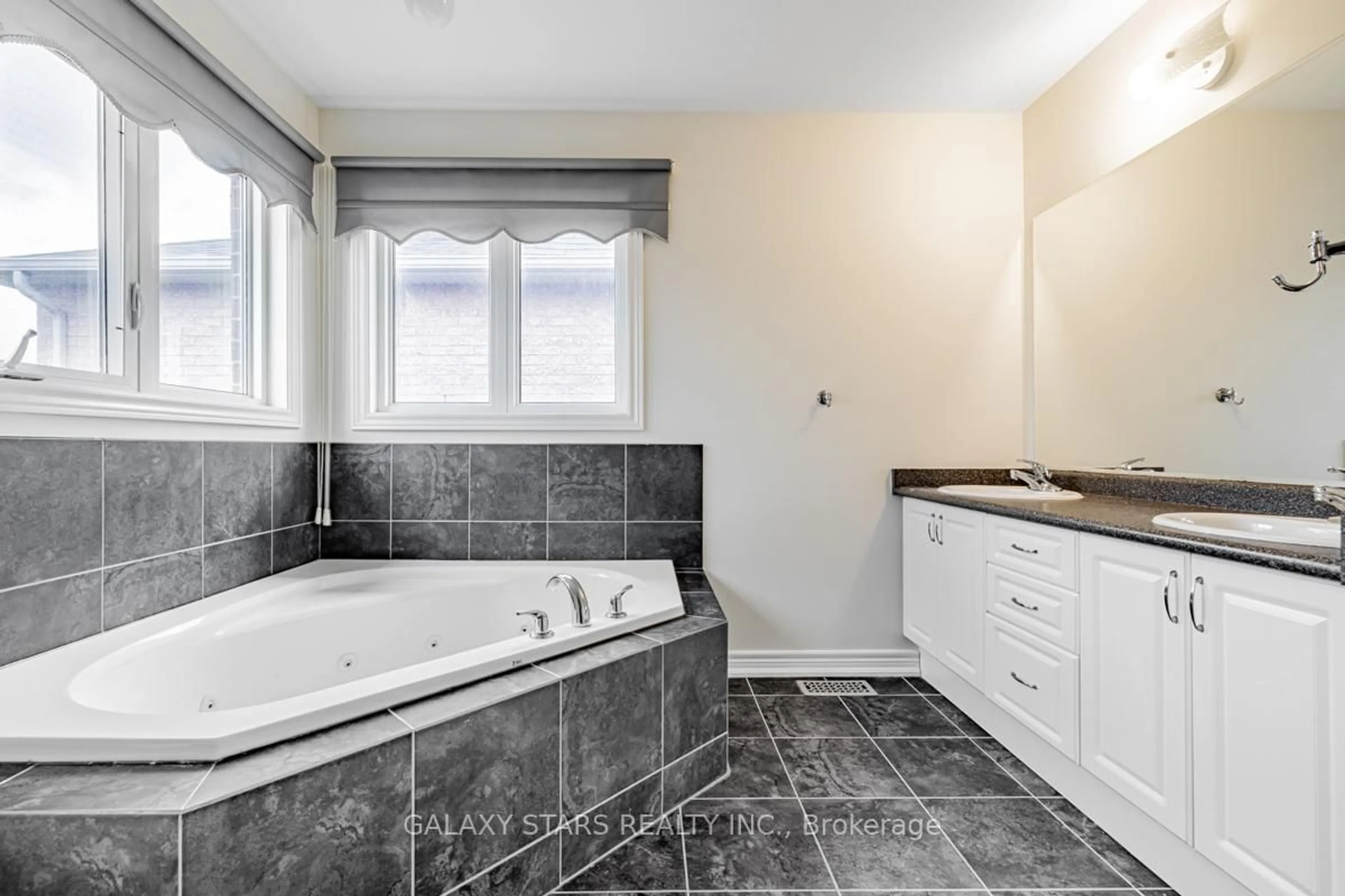 Contemporary bathroom, ceramic/tile floor for 63 Trudeau Dr, Vaughan Ontario L4H 0B7