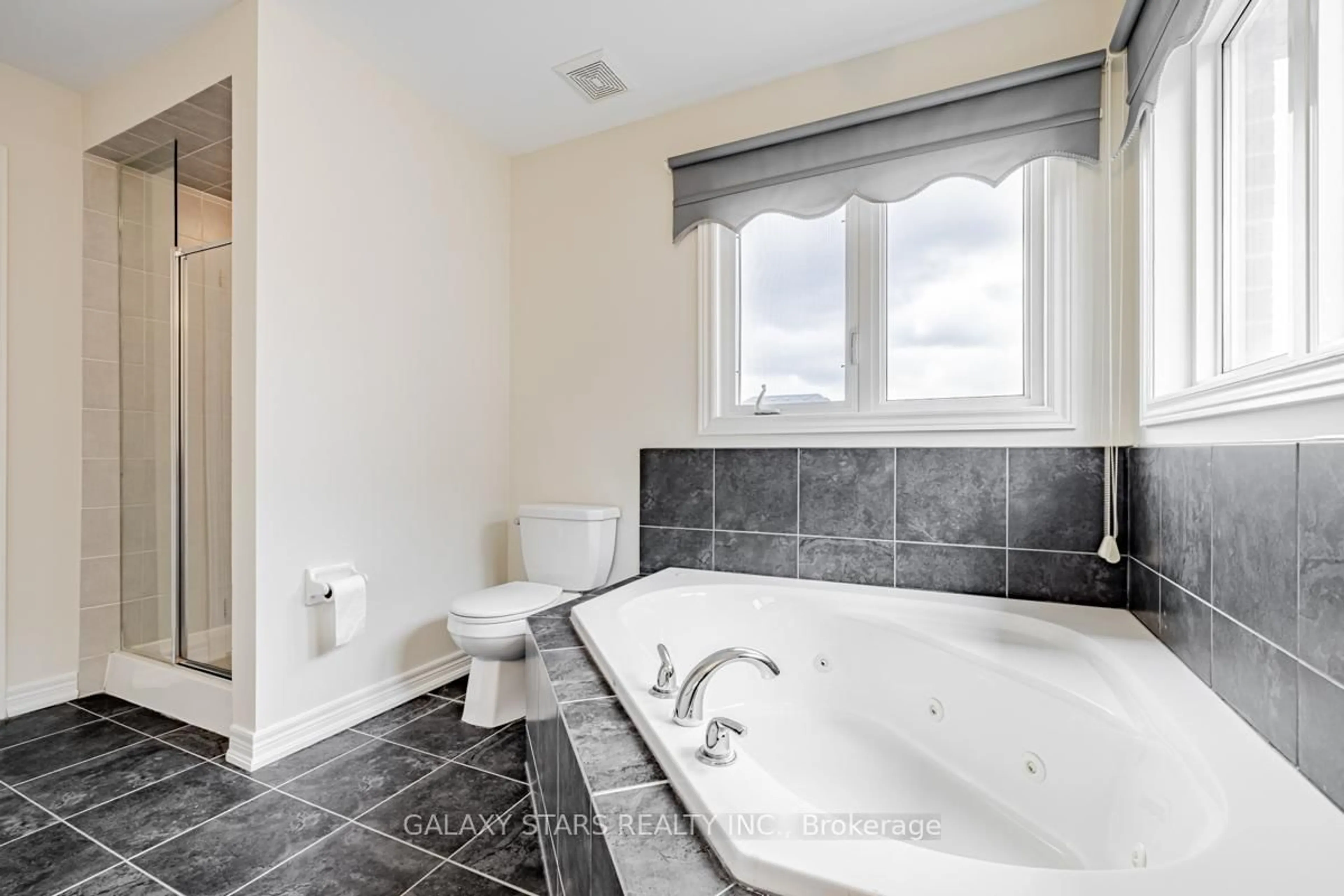 Contemporary bathroom, ceramic/tile floor for 63 Trudeau Dr, Vaughan Ontario L4H 0B7