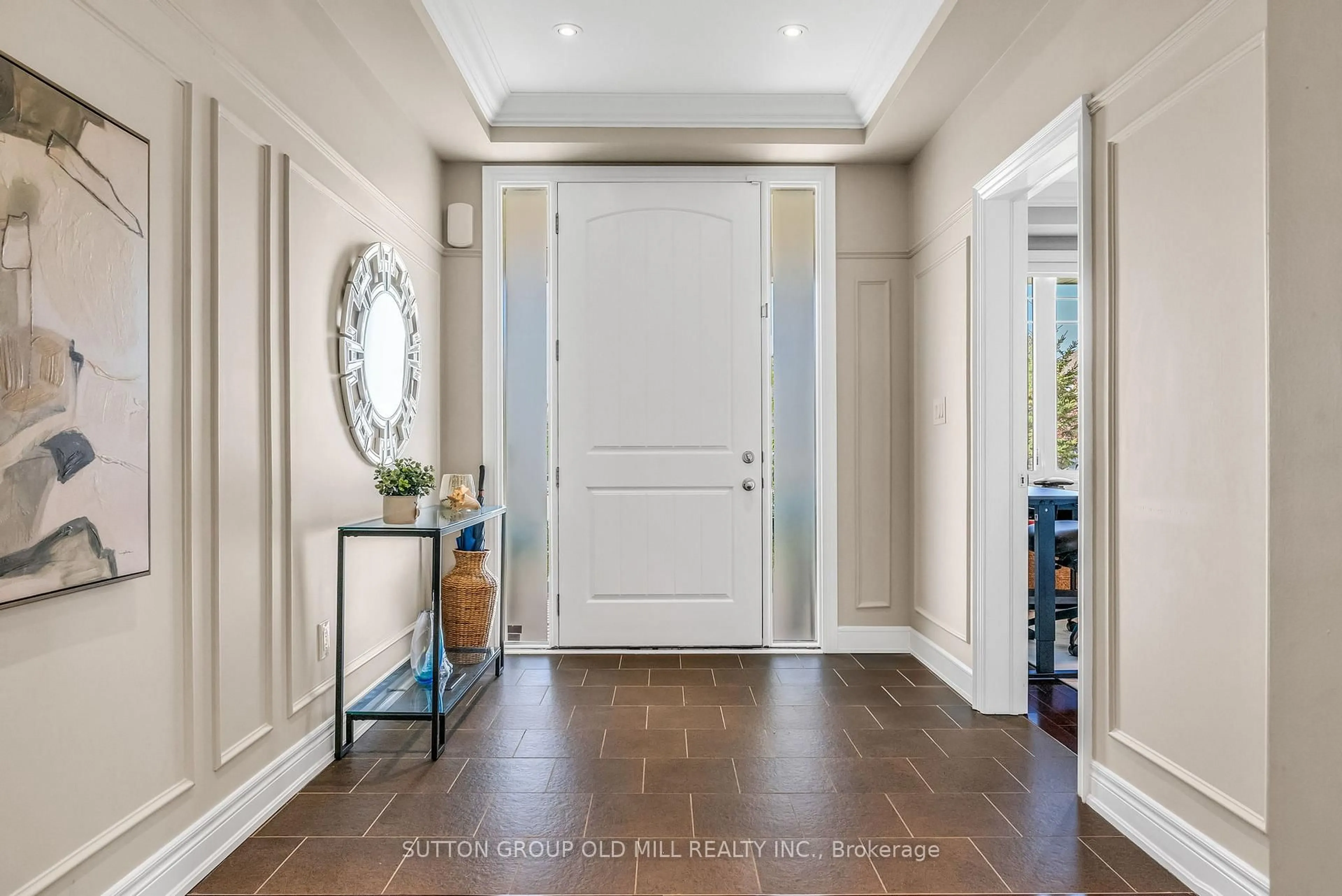 Indoor entryway for 28 Wedgeport Crt, King Ontario L0G 1N0