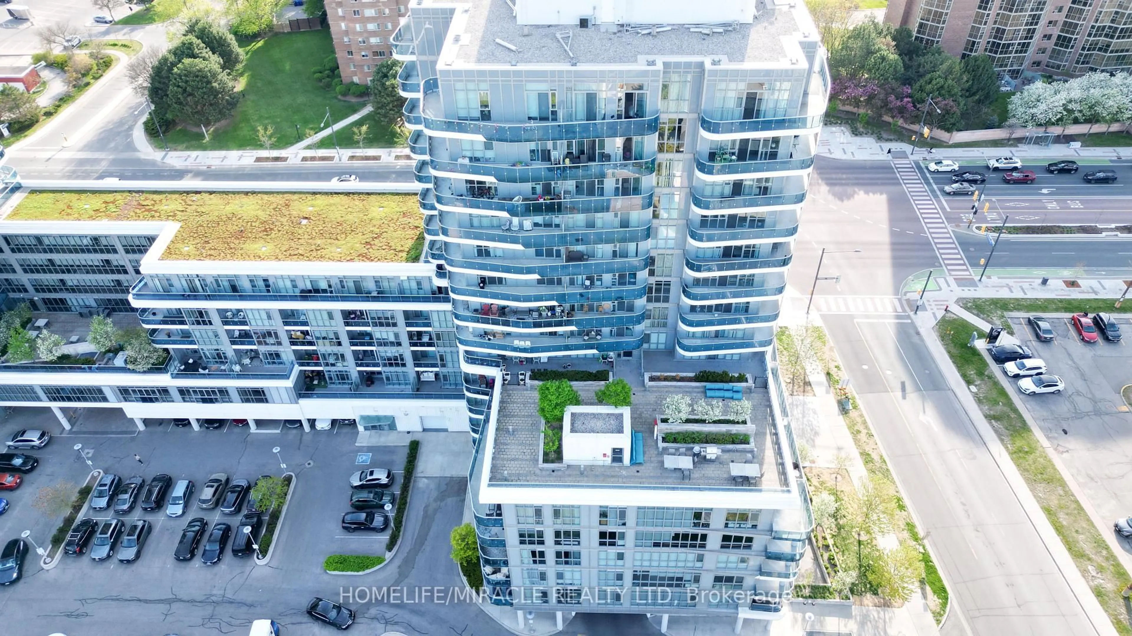 A pic from outside/outdoor area/front of a property/back of a property/a pic from drone, city buildings view from balcony for 9471 Yonge St #804, Richmond Hill Ontario L4C 0Z5