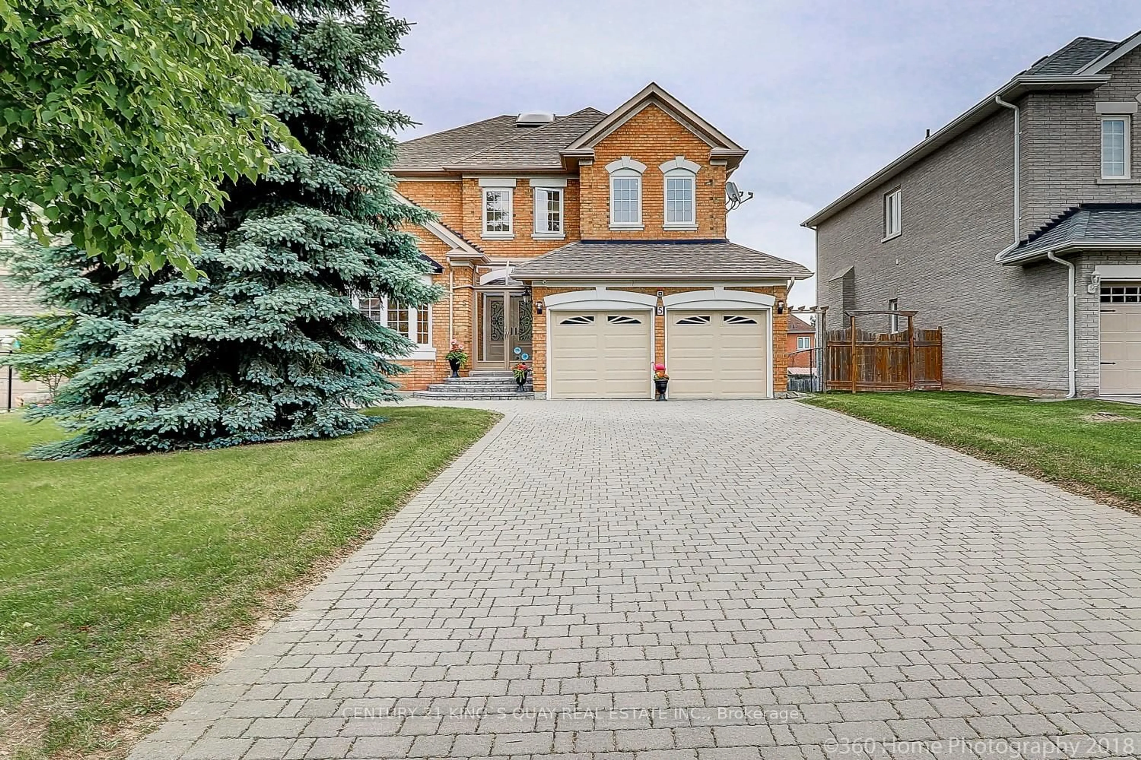 Home with brick exterior material, street for 5 Earl Grey Crt, Richmond Hill Ontario L4B 4E8