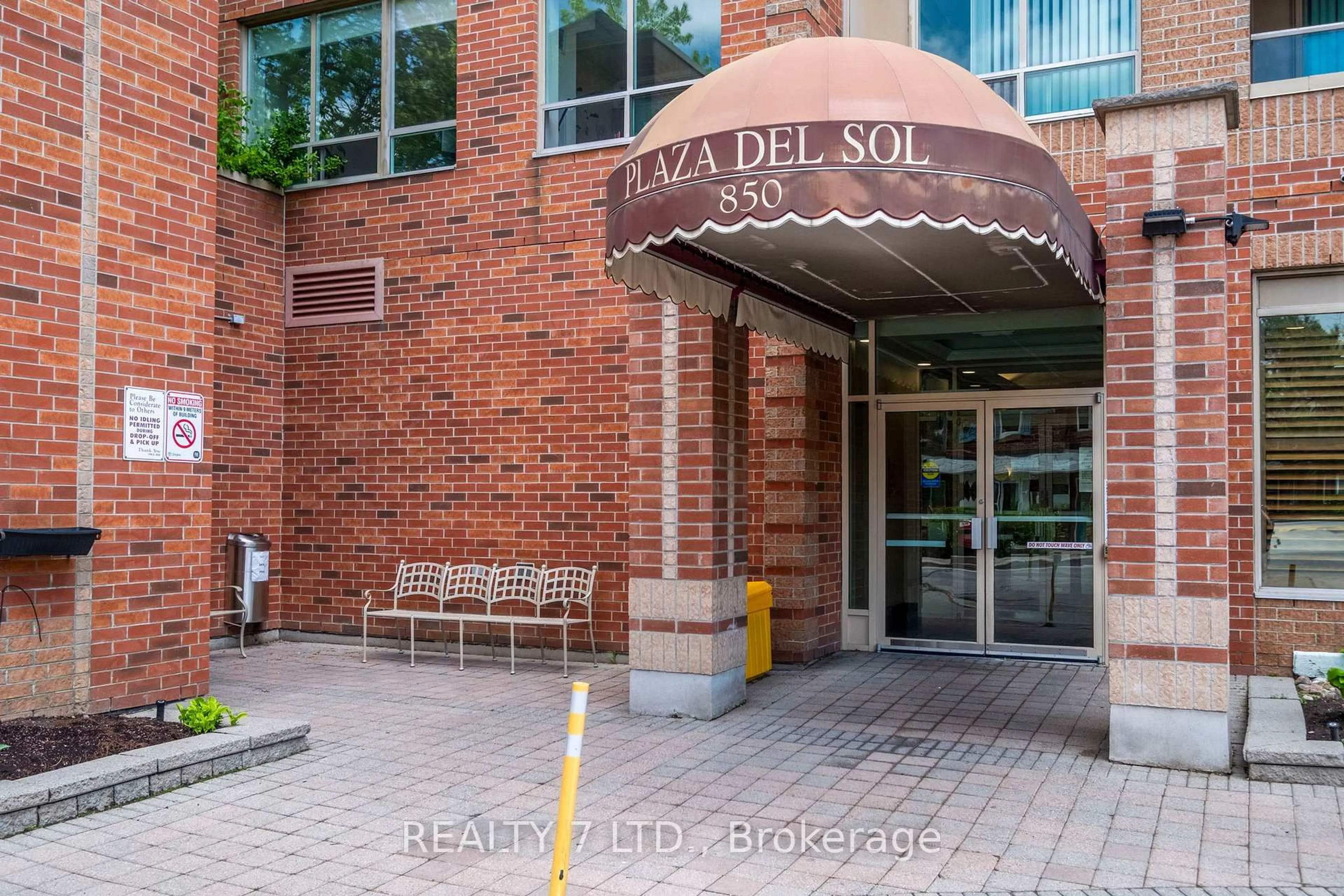 Indoor foyer for 850 Steeles Ave #1010, Vaughan Ontario L4J 8E7