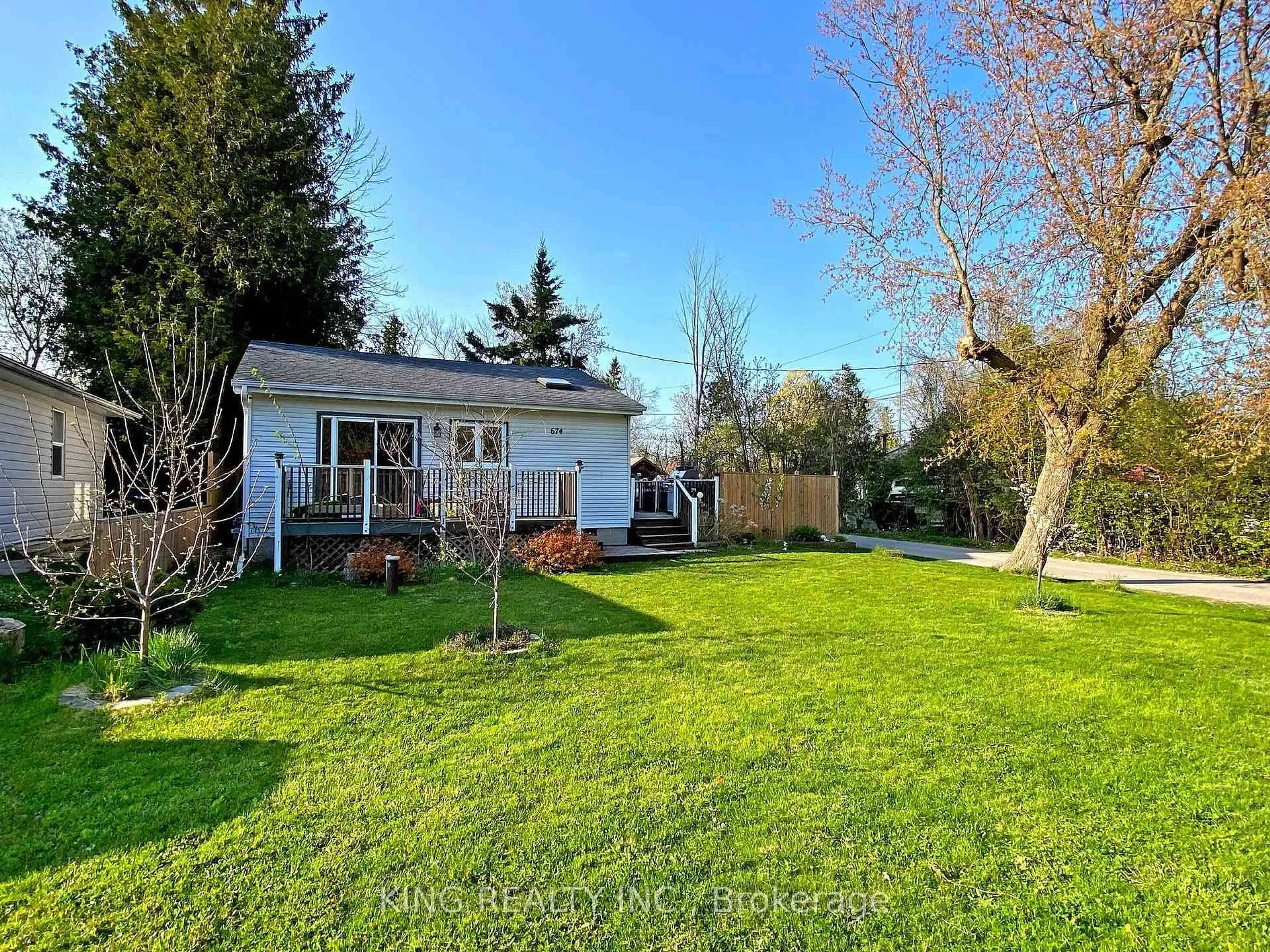 Unknown for 674 Chestnut St, Innisfil Ontario L9S 2H7