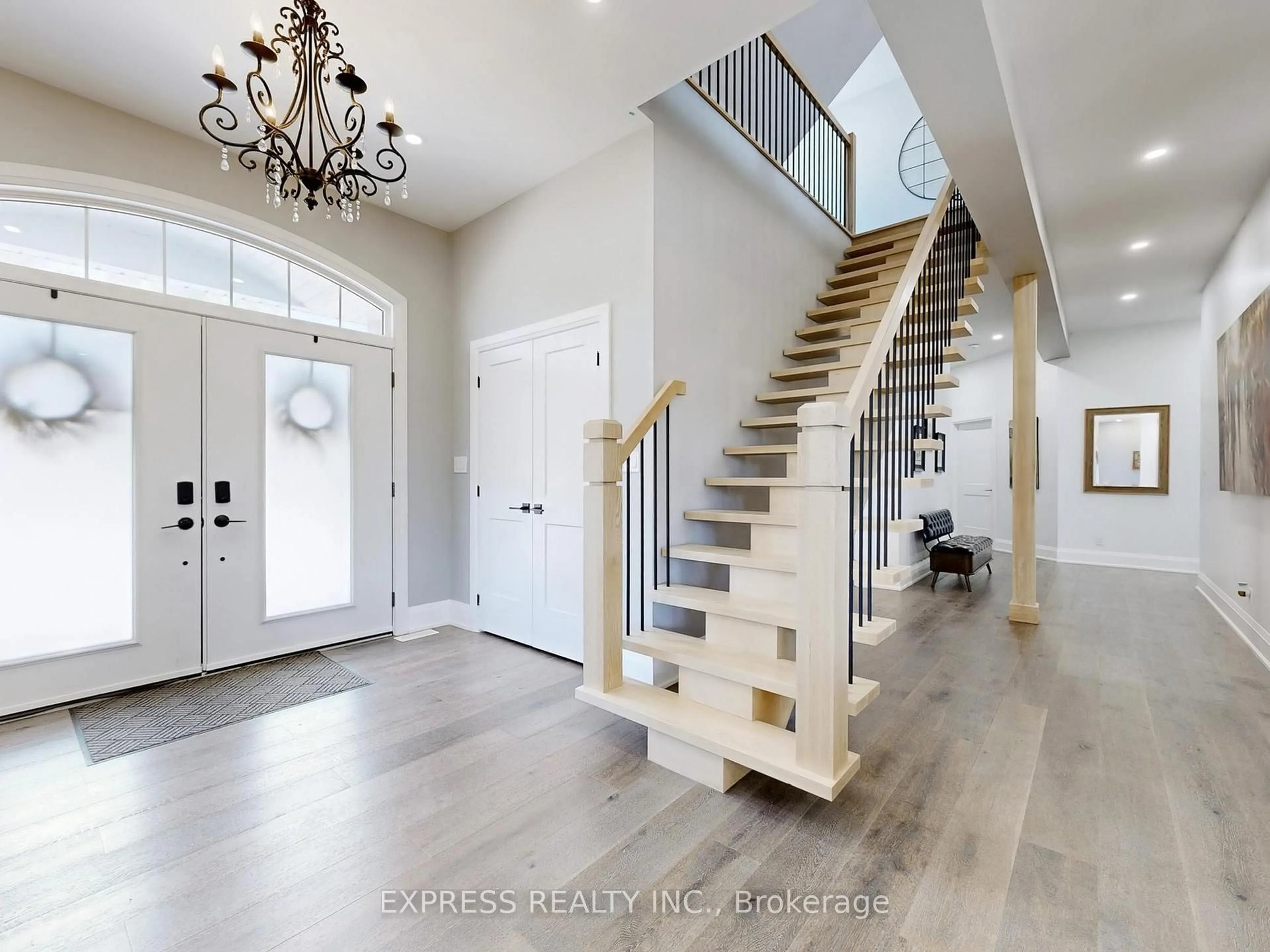 Indoor entryway for 5517 Side Rd 30 N/A, Essa Ontario L0M 1T0