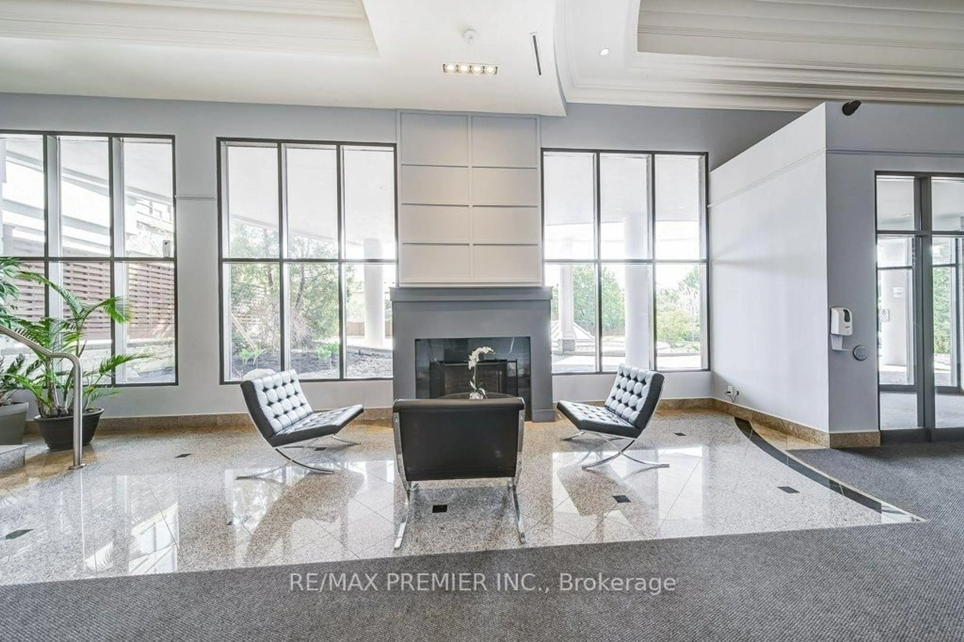 Lobby for 11121 Yonge St #713, Richmond Hill Ontario L4C 0S7