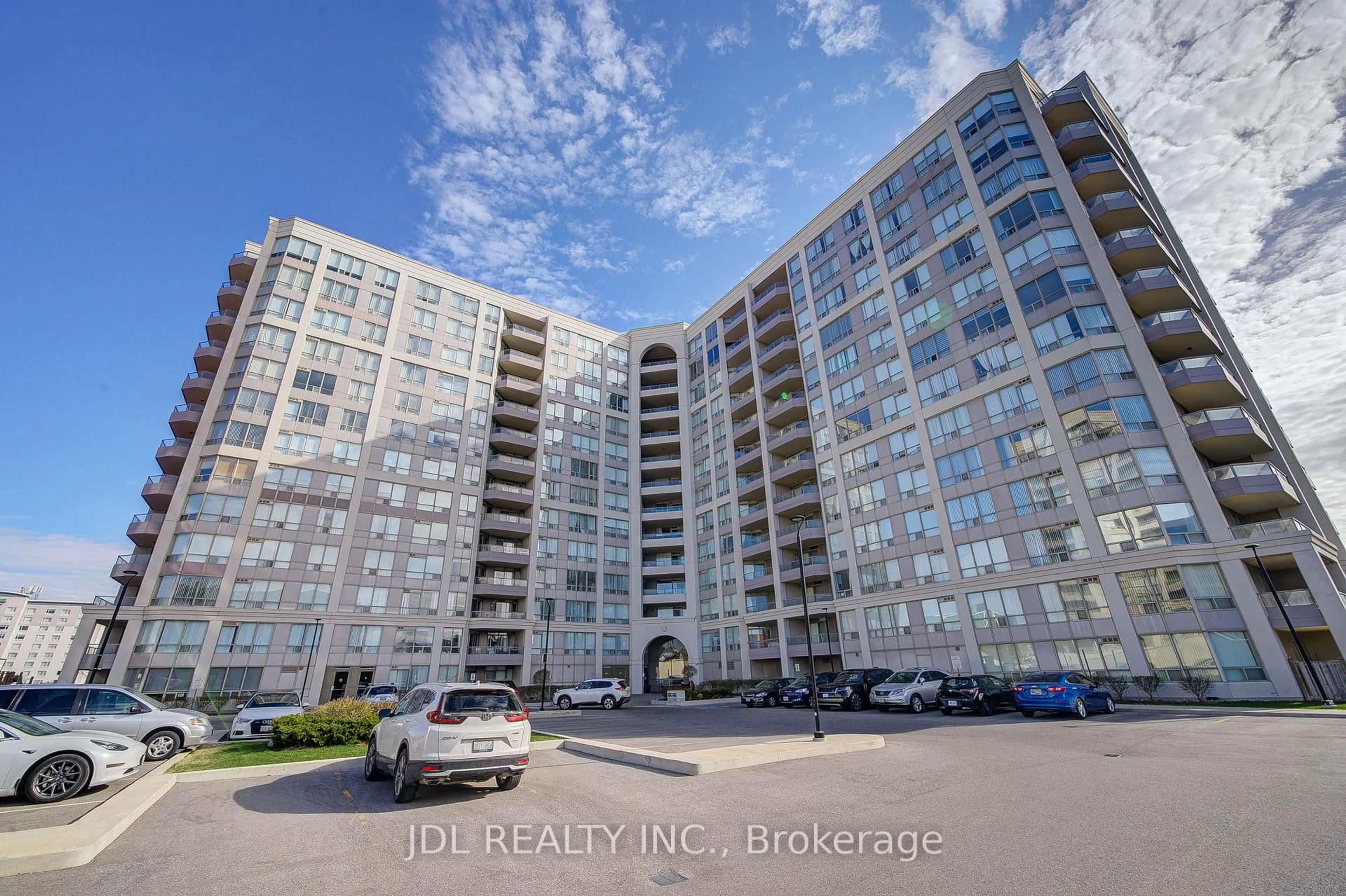 A pic from outside/outdoor area/front of a property/back of a property/a pic from drone, building for 9017 Leslie St #816, Richmond Hill Ontario L4B 4R8