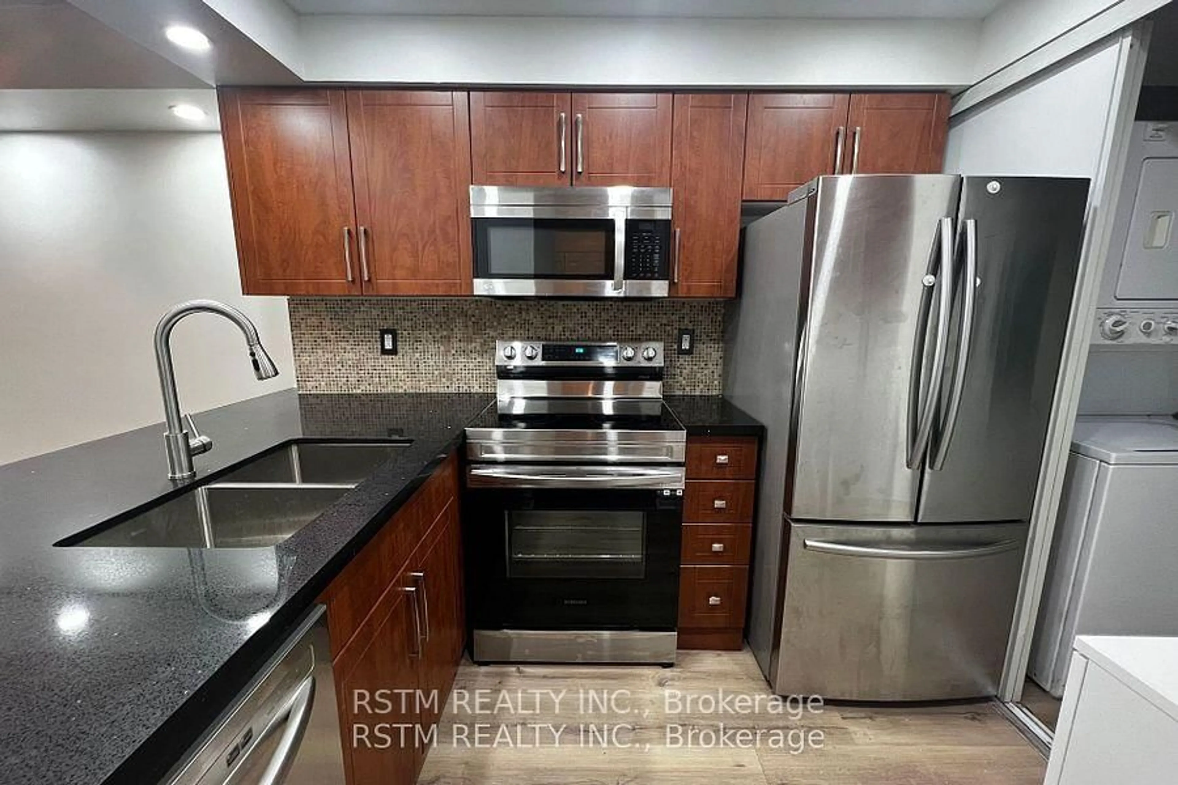 Standard kitchen, ceramic/tile floor for 175 Cedar Ave #808, Richmond Hill Ontario L4C 9V3