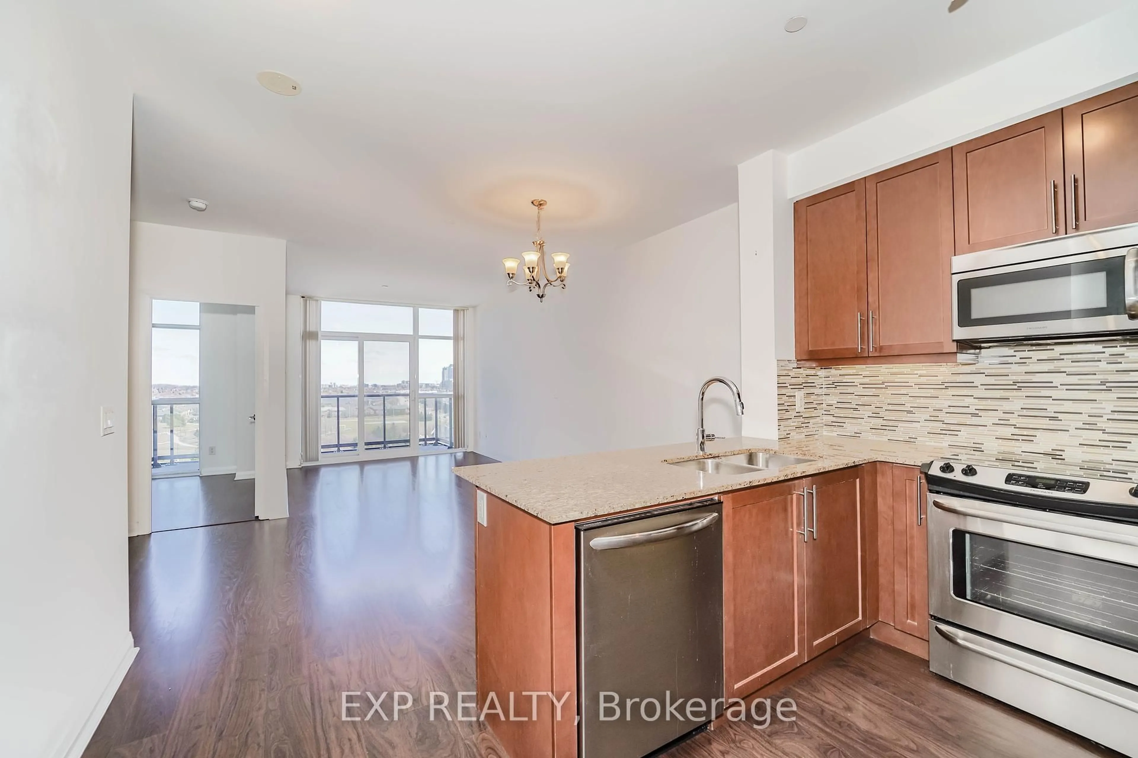 Open concept kitchen, unknown for 55 Oneida Cres #1011, Richmond Hill Ontario L4B 0E8