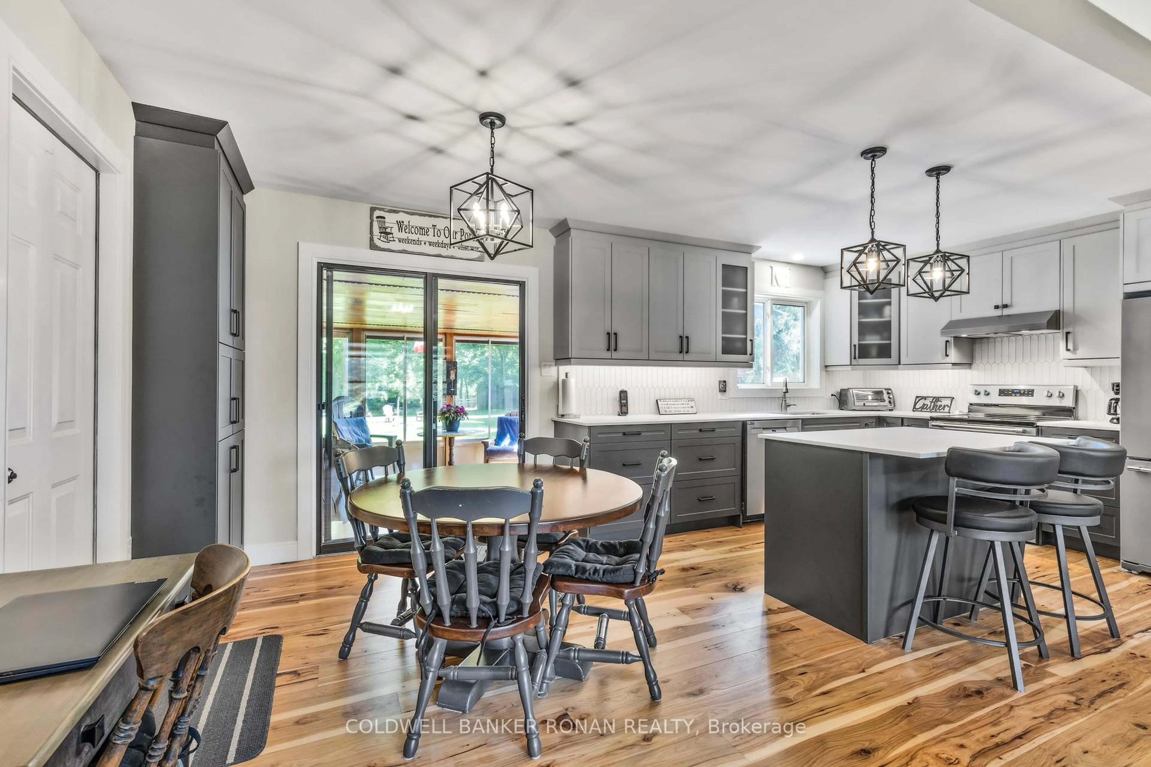 Open concept kitchen, unknown for 15 Burbank Circ, Adjala-Tosorontio Ontario L0M 1J0