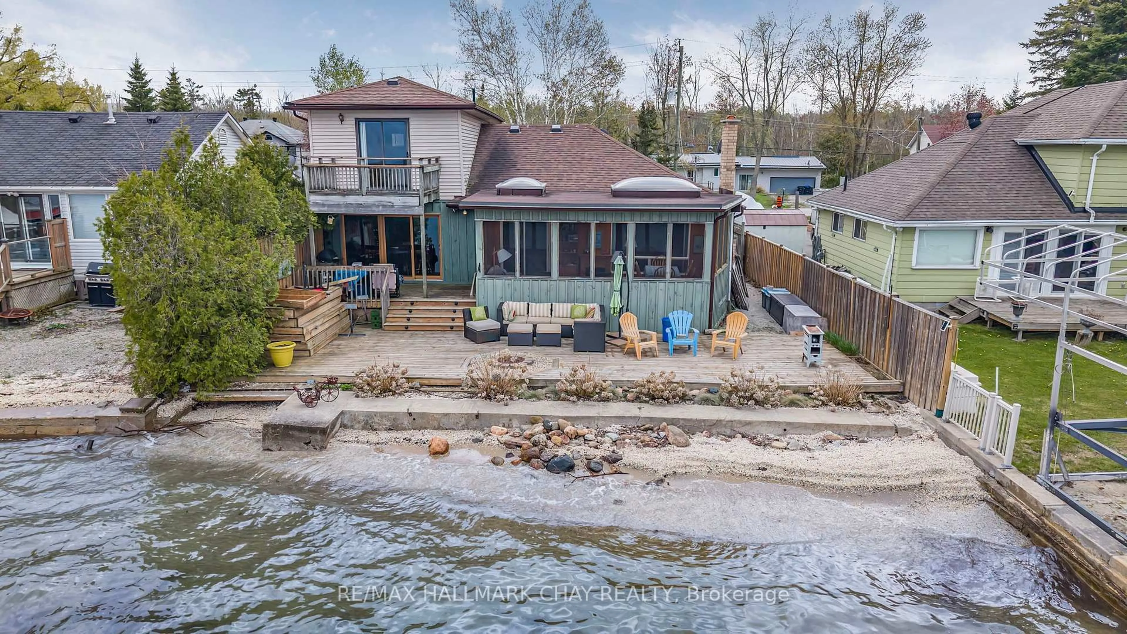 A pic from outside/outdoor area/front of a property/back of a property/a pic from drone, water/lake/river/ocean view for 2617 Leonard St, Innisfil Ontario L9S 3V3