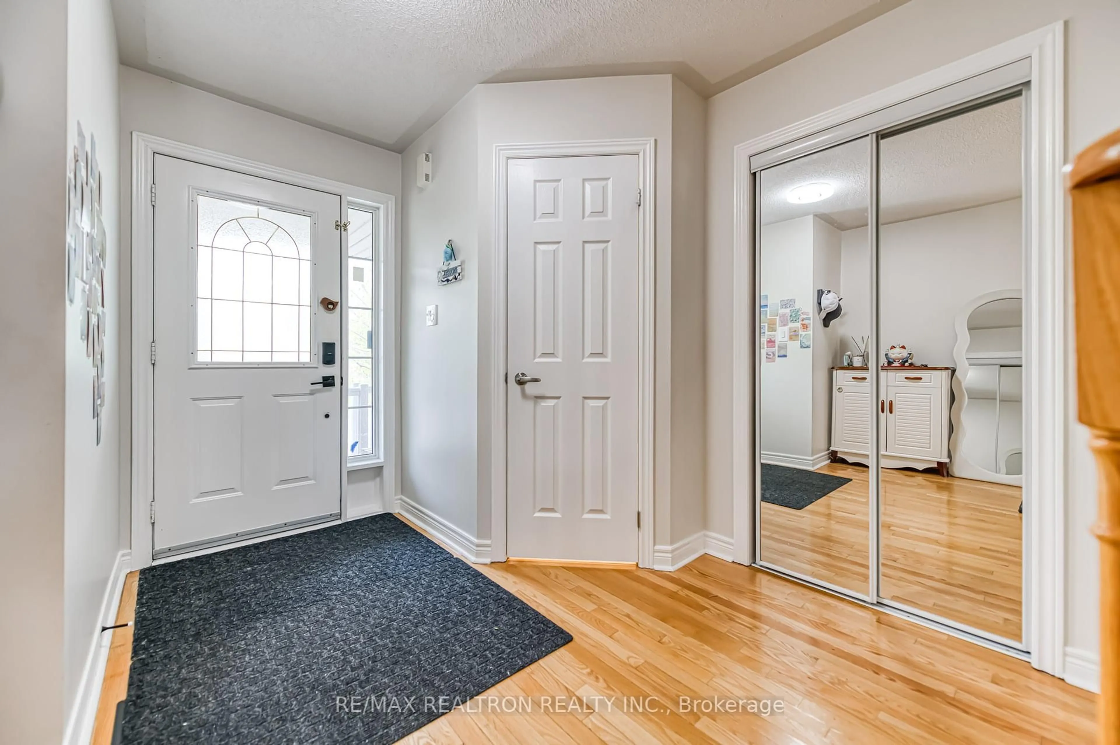 Indoor entryway for 65 Harry Blaylock Dr, Markham Ontario L6E 2H1