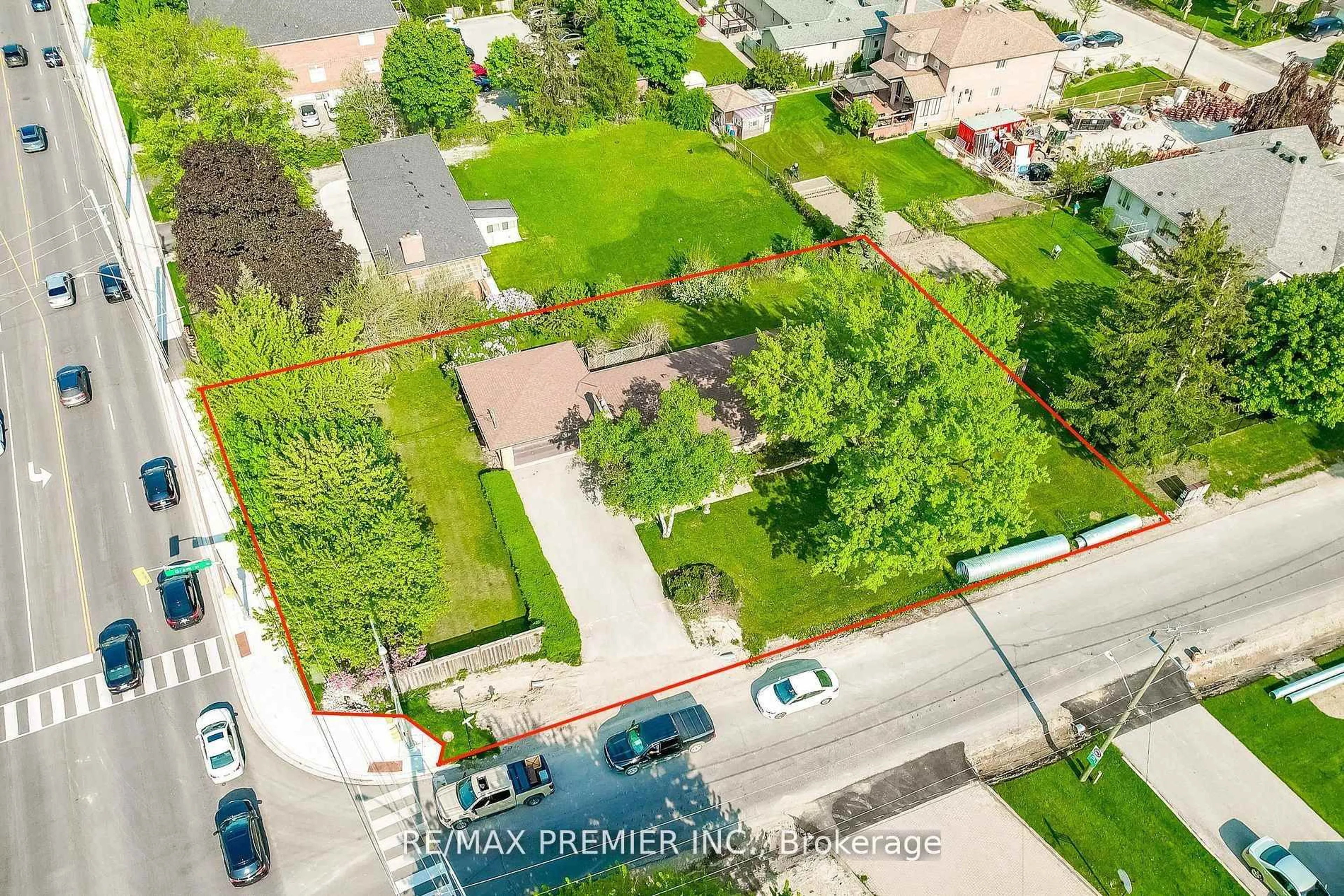 A pic from outside/outdoor area/front of a property/back of a property/a pic from drone, street for 1 Gram St, Vaughan Ontario L6A 3Z2