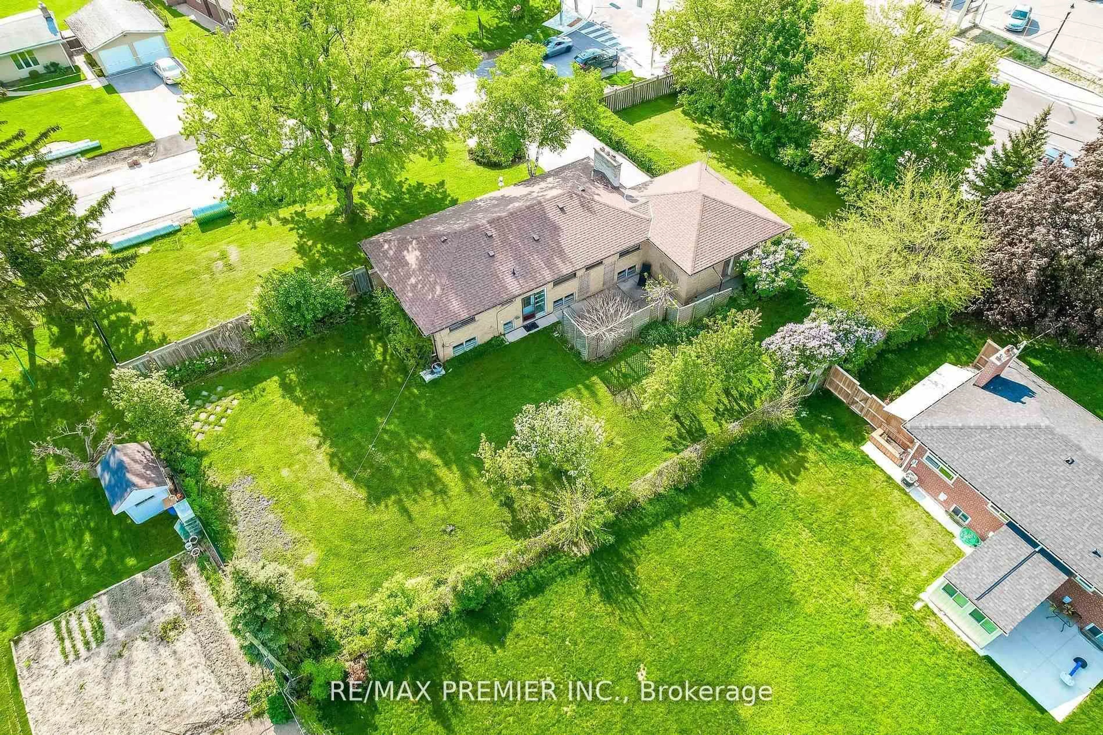 A pic from outside/outdoor area/front of a property/back of a property/a pic from drone, street for 1 Gram St, Vaughan Ontario L6A 3Z2