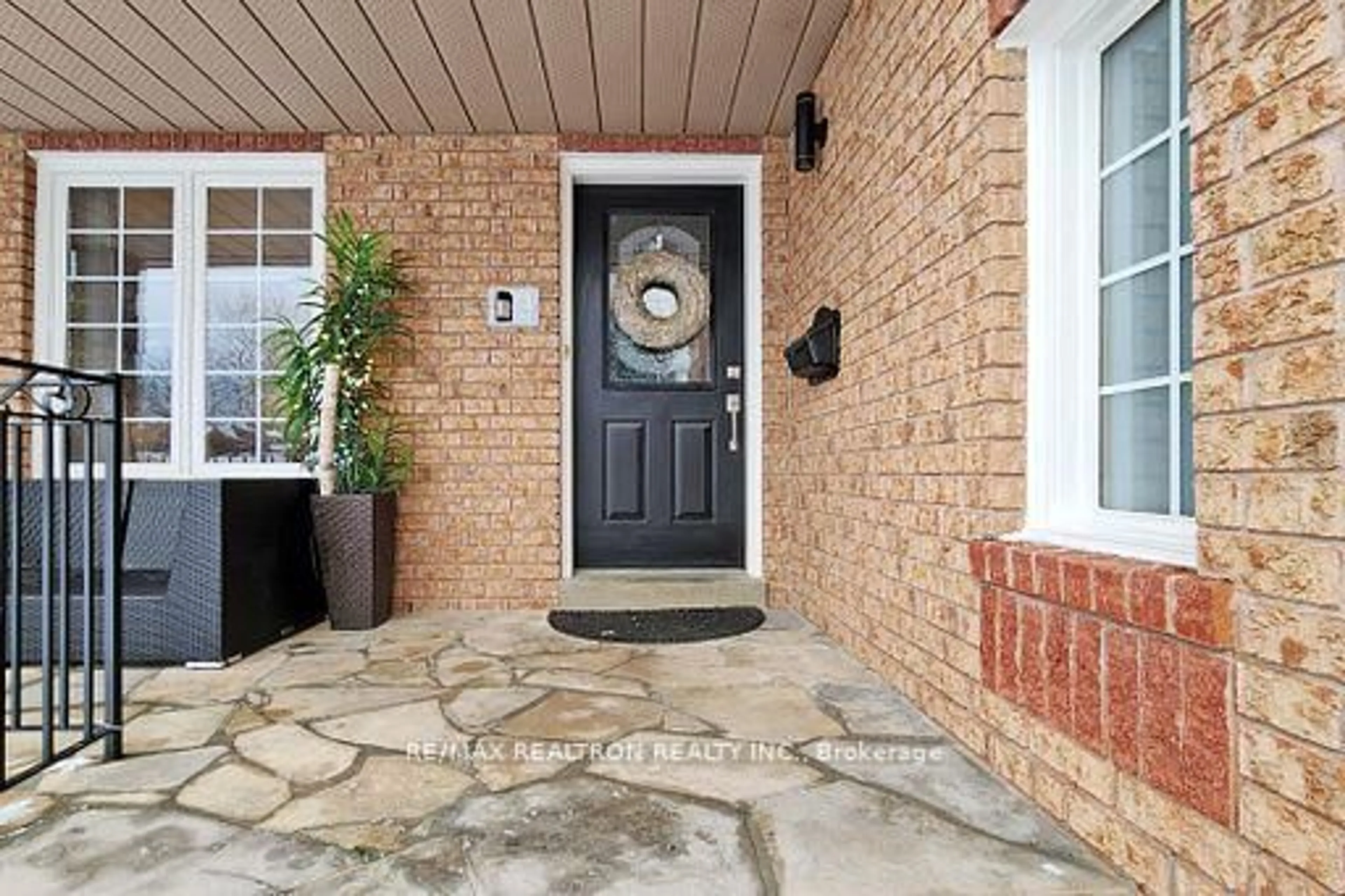 Indoor entryway for 21 Litner Cres, Georgina Ontario L4P 3V1
