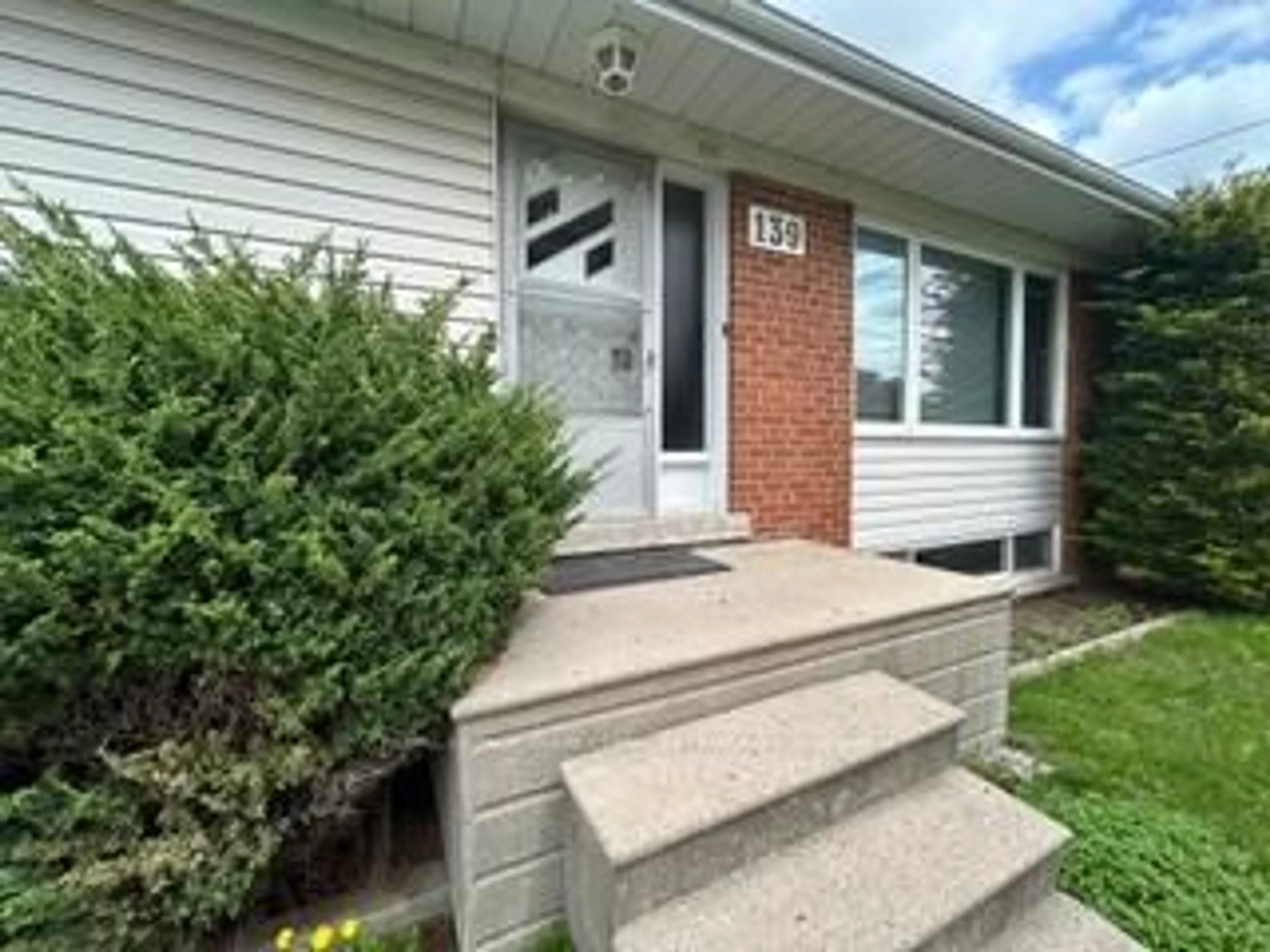 Unknown for 139 Queen St, Newmarket Ontario L3Y 2E9