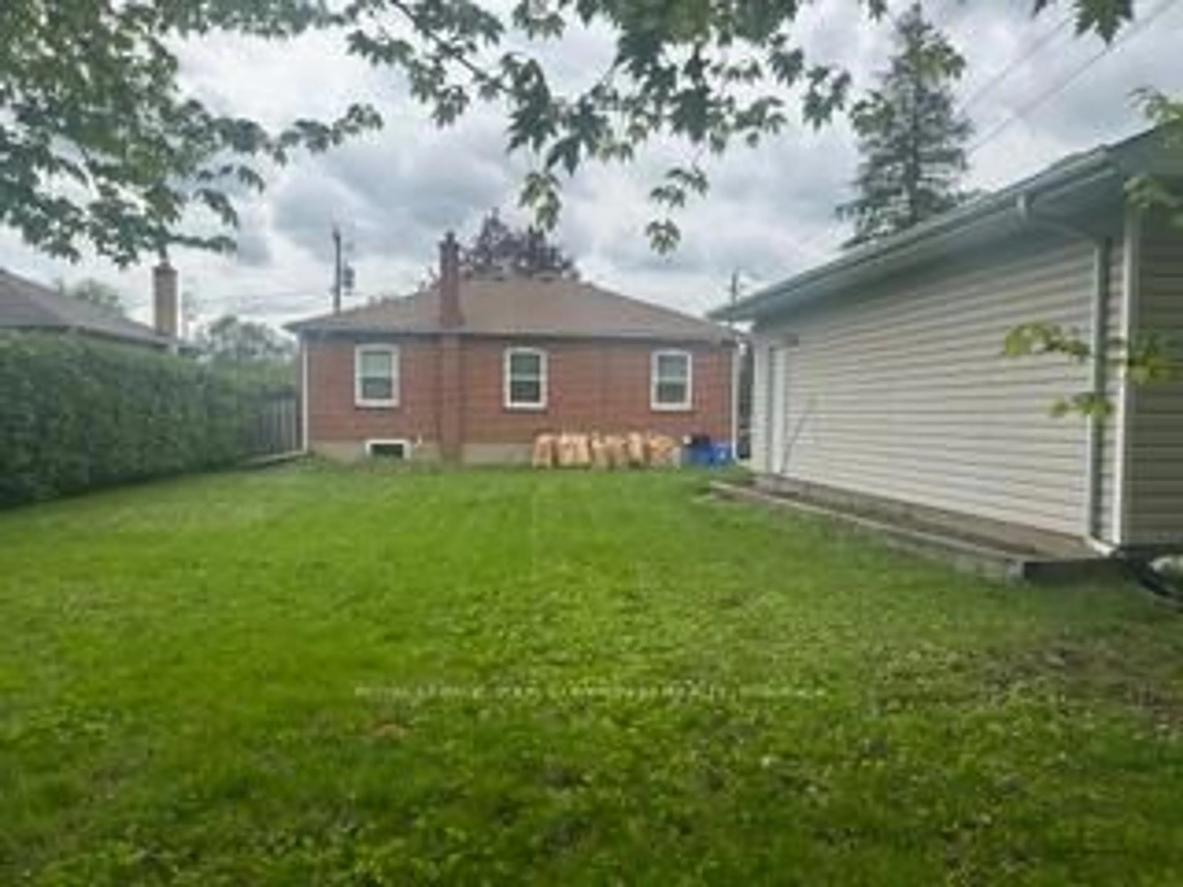 Unknown for 139 Queen St, Newmarket Ontario L3Y 2E9