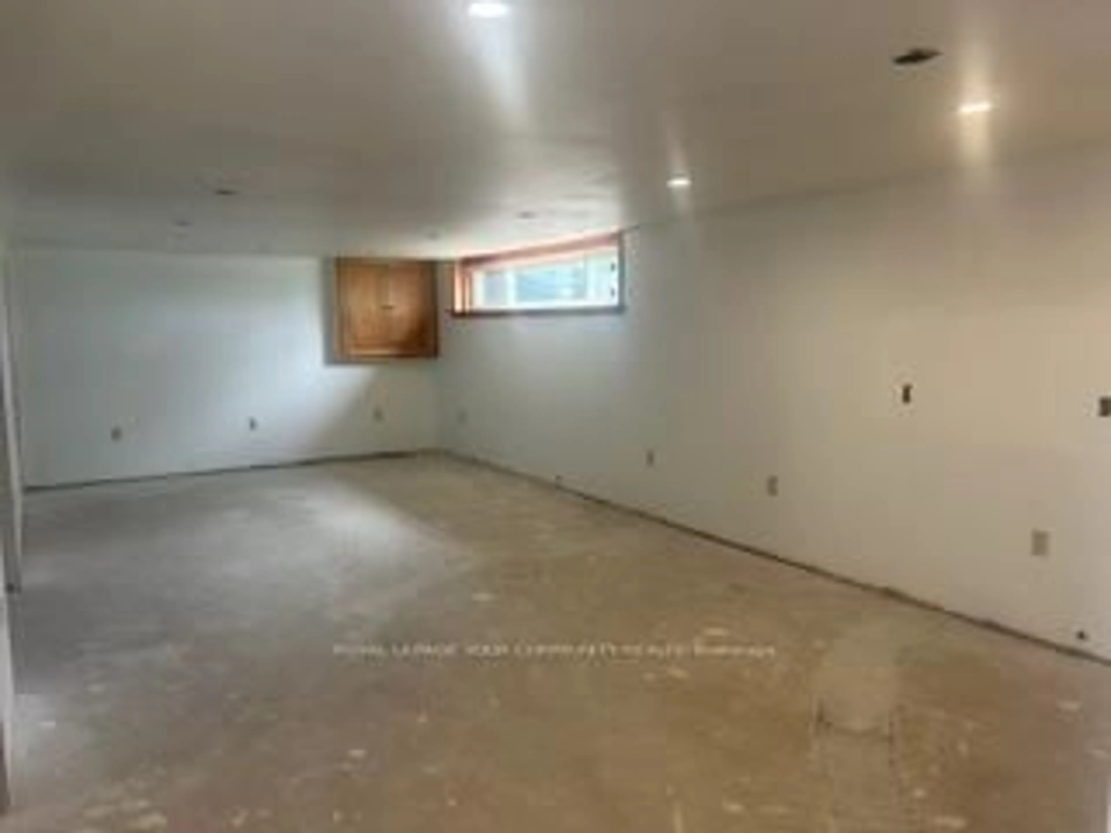 A pic of a room for 139 Queen St, Newmarket Ontario L3Y 2E9