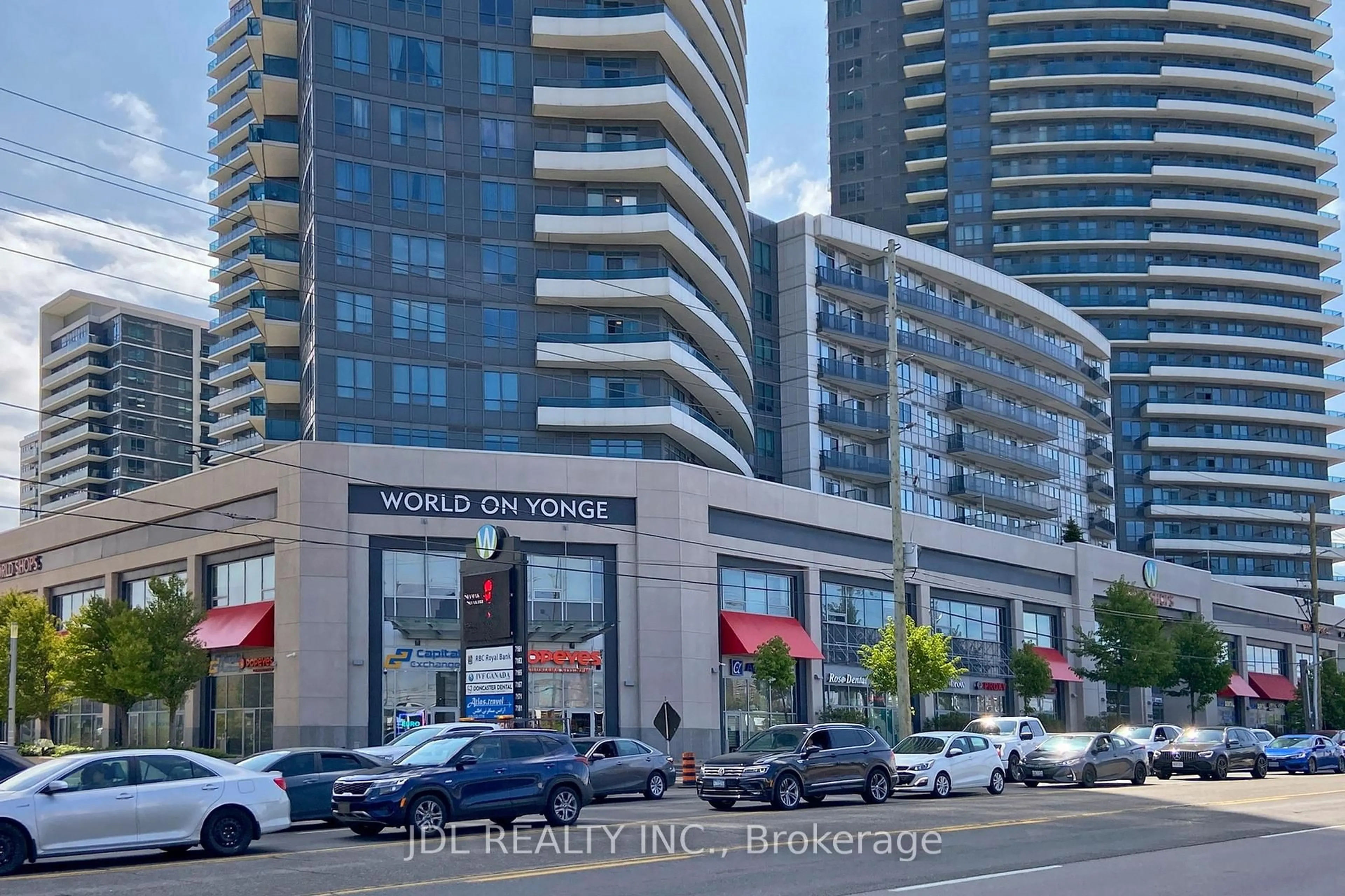 Indoor foyer for 7171 Yonge St #736, Markham Ontario L3T 0C5
