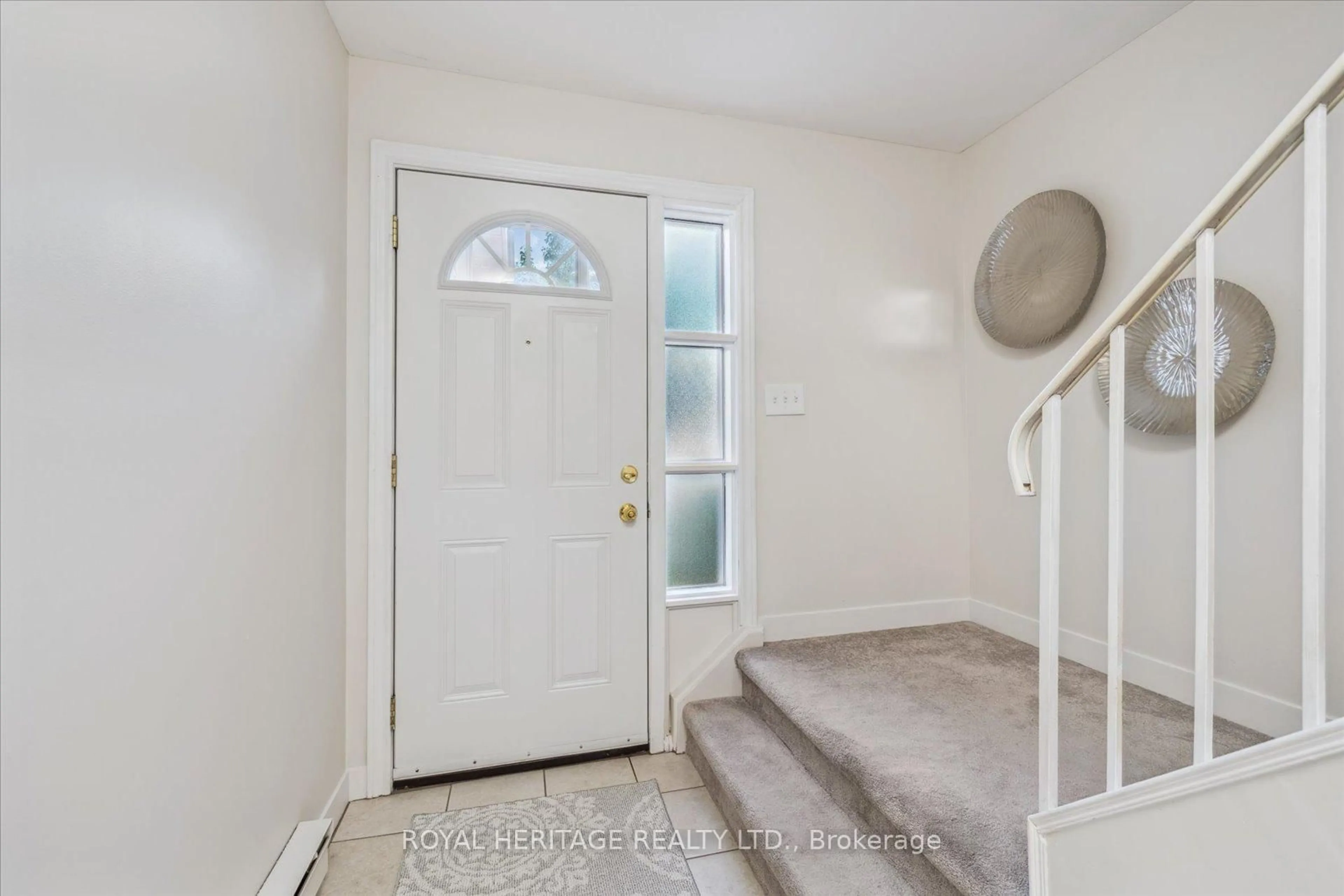 Indoor entryway for 18 Reith Way, Markham Ontario L3T 5C7