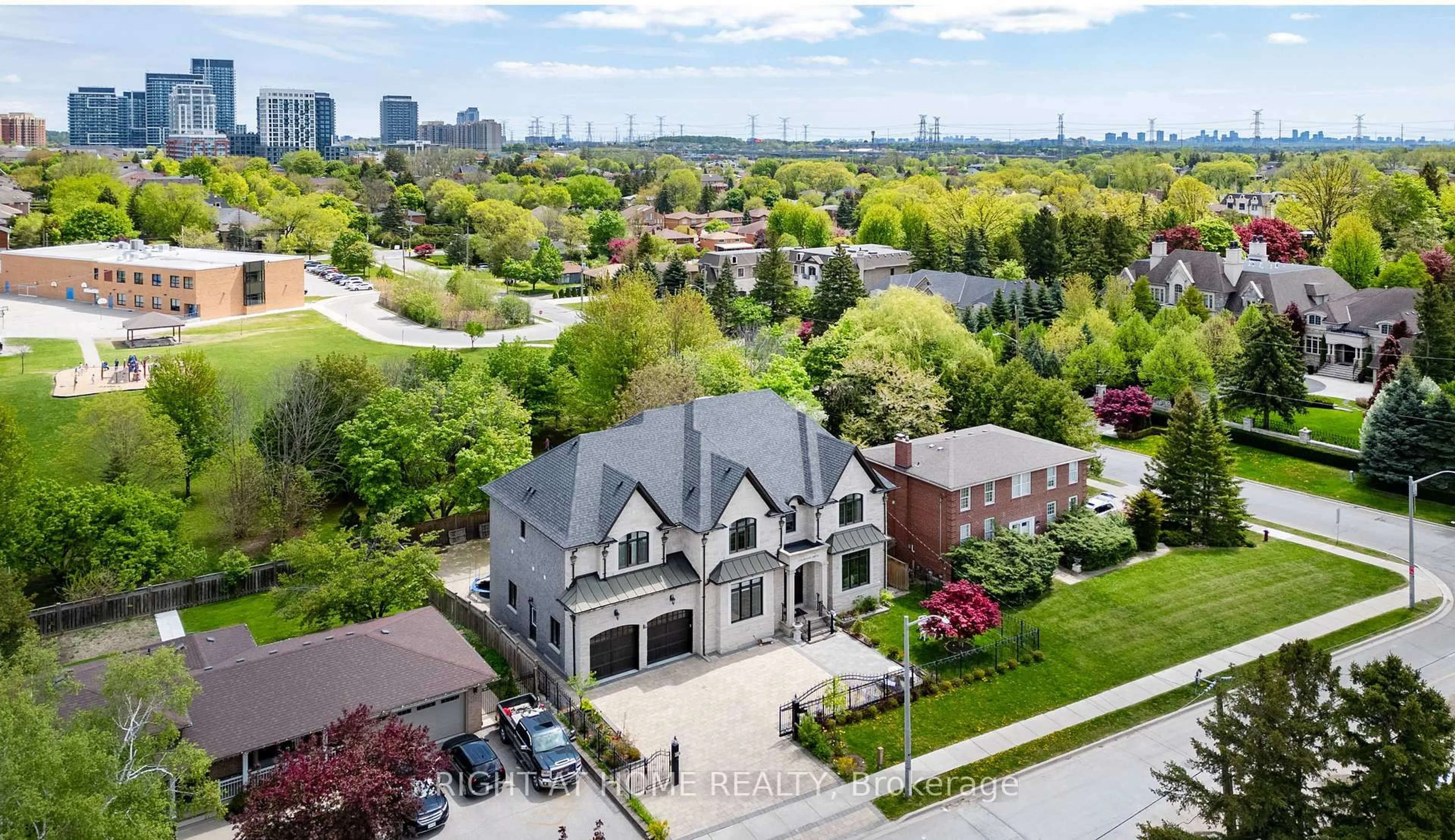 A pic from outside/outdoor area/front of a property/back of a property/a pic from drone, city buildings view from balcony for 3 Claridge Dr, Richmond Hill Ontario L4C 6G8