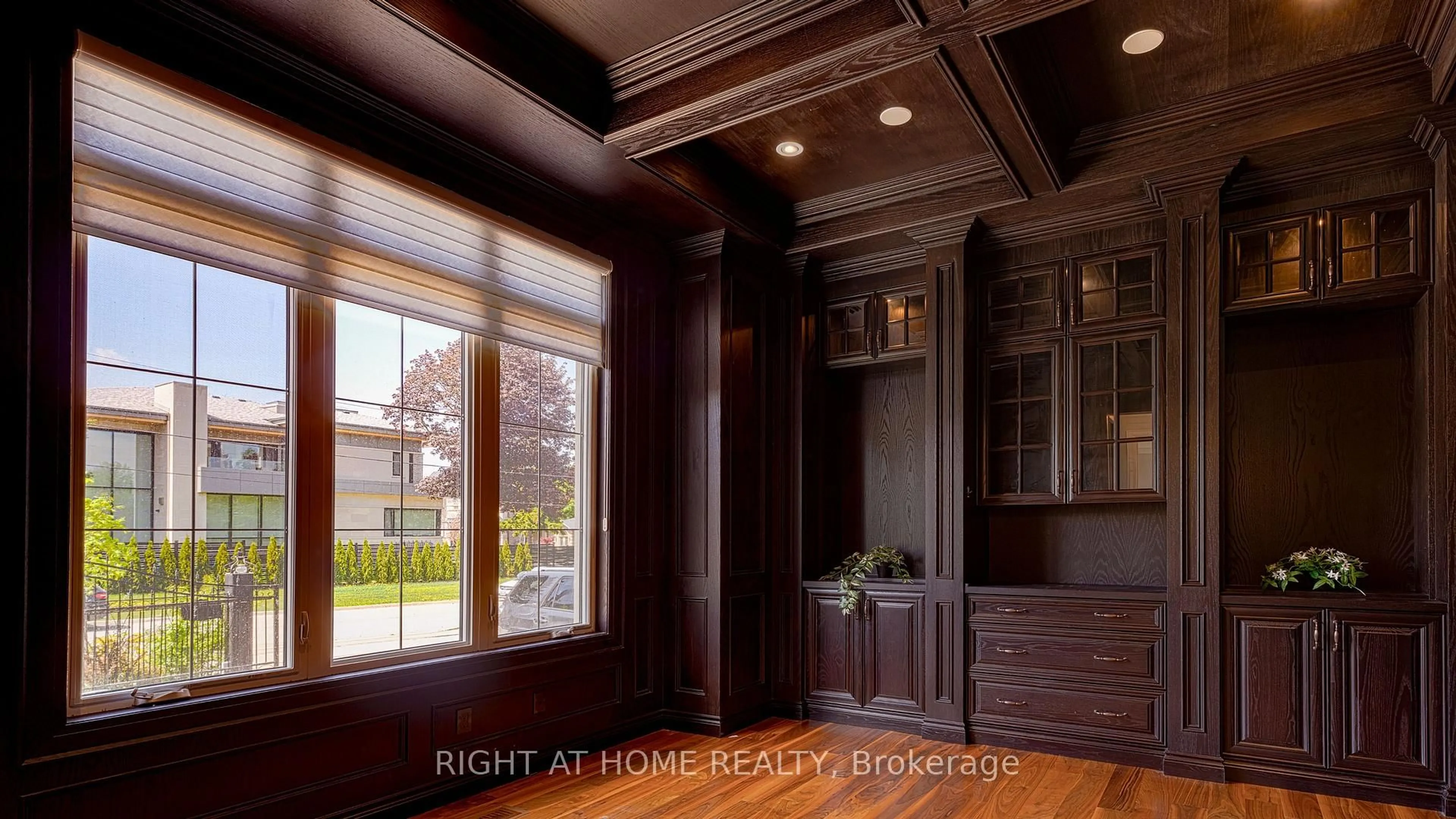 Indoor entryway for 3 Claridge Dr, Richmond Hill Ontario L4C 6G8